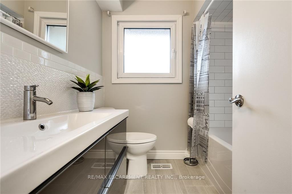 Photo 16 of 116 Mohawk Road W, Hamilton, Buchanan — HOMEH