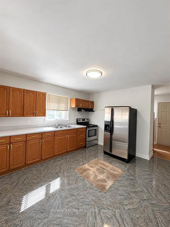 Photo 4 of 2519 Tourangeau Road, Windsor — HOMEH