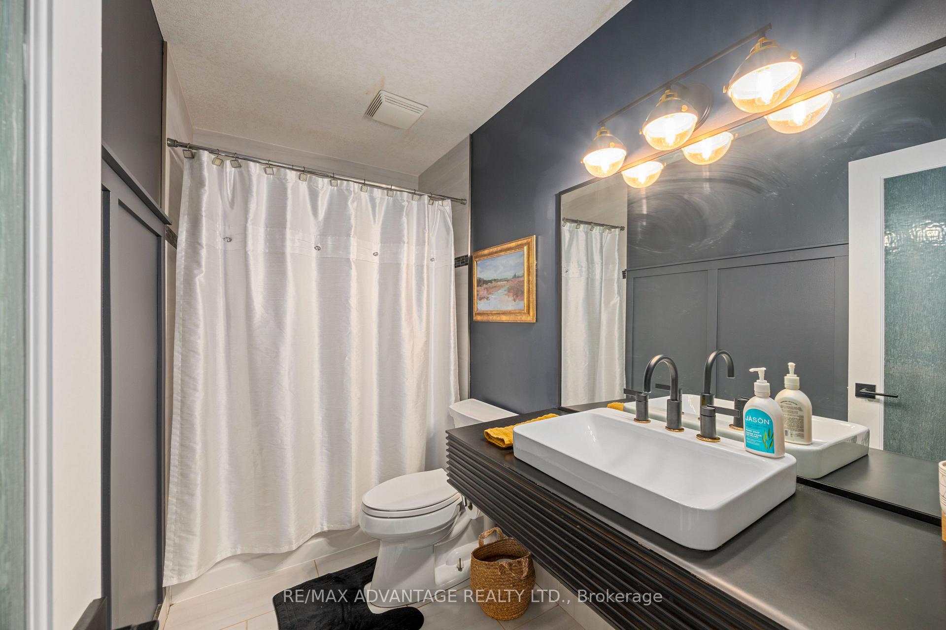 Photo 14 of 126 Mountainview Crescent, London, South N — HOMEH