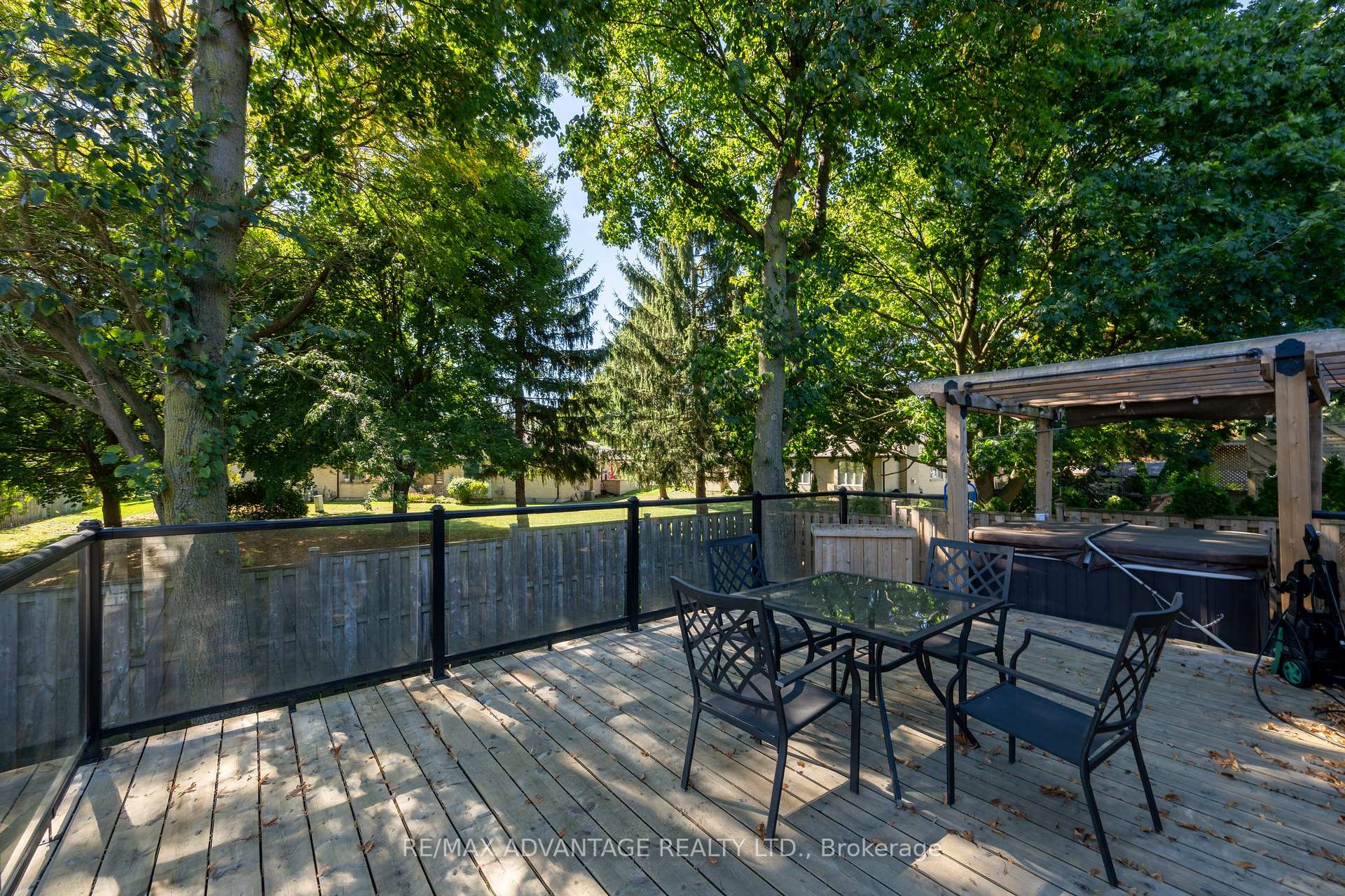 Photo 23 of 126 Mountainview Crescent, London, South N — HOMEH