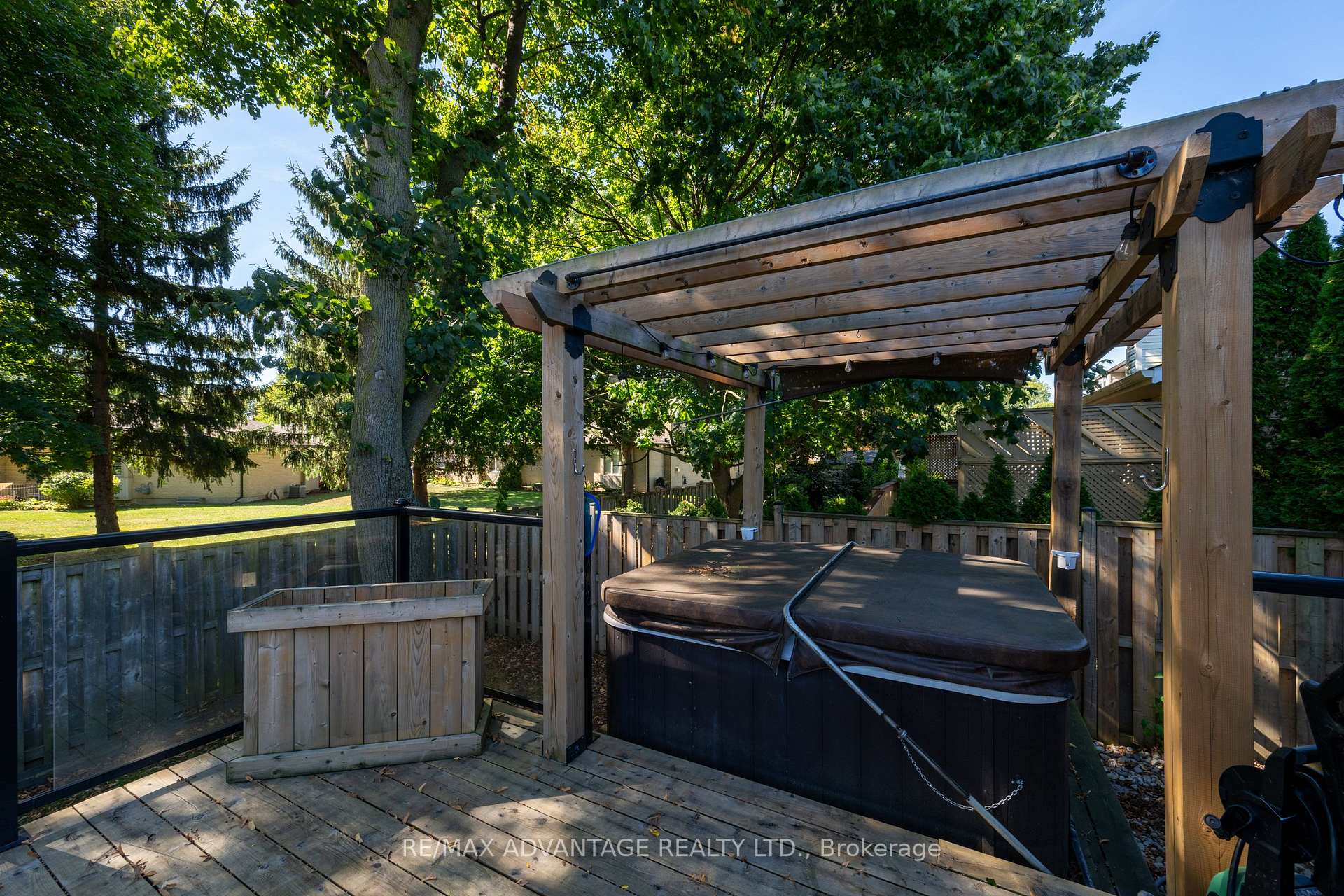 Photo 24 of 126 Mountainview Crescent, London, South N — HOMEH