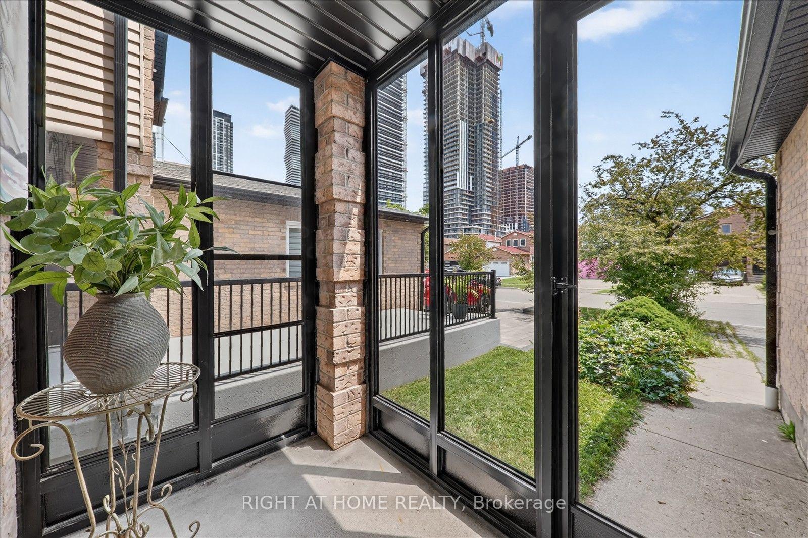 Photo 6 of 531 Wallenberg Crescent, Mississauga, Creditview — HOMEH