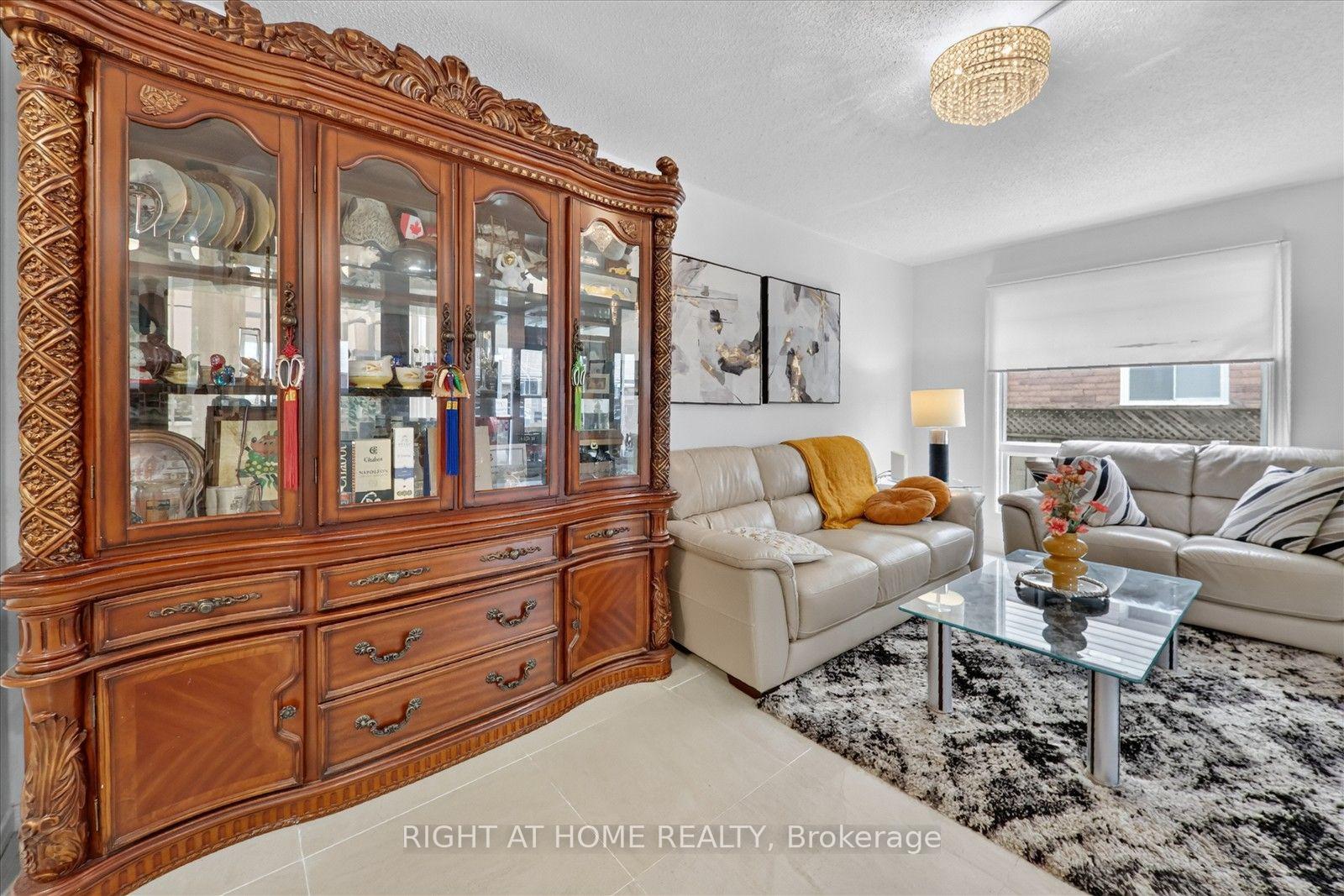 Photo 13 of 531 Wallenberg Crescent, Mississauga, Creditview — HOMEH