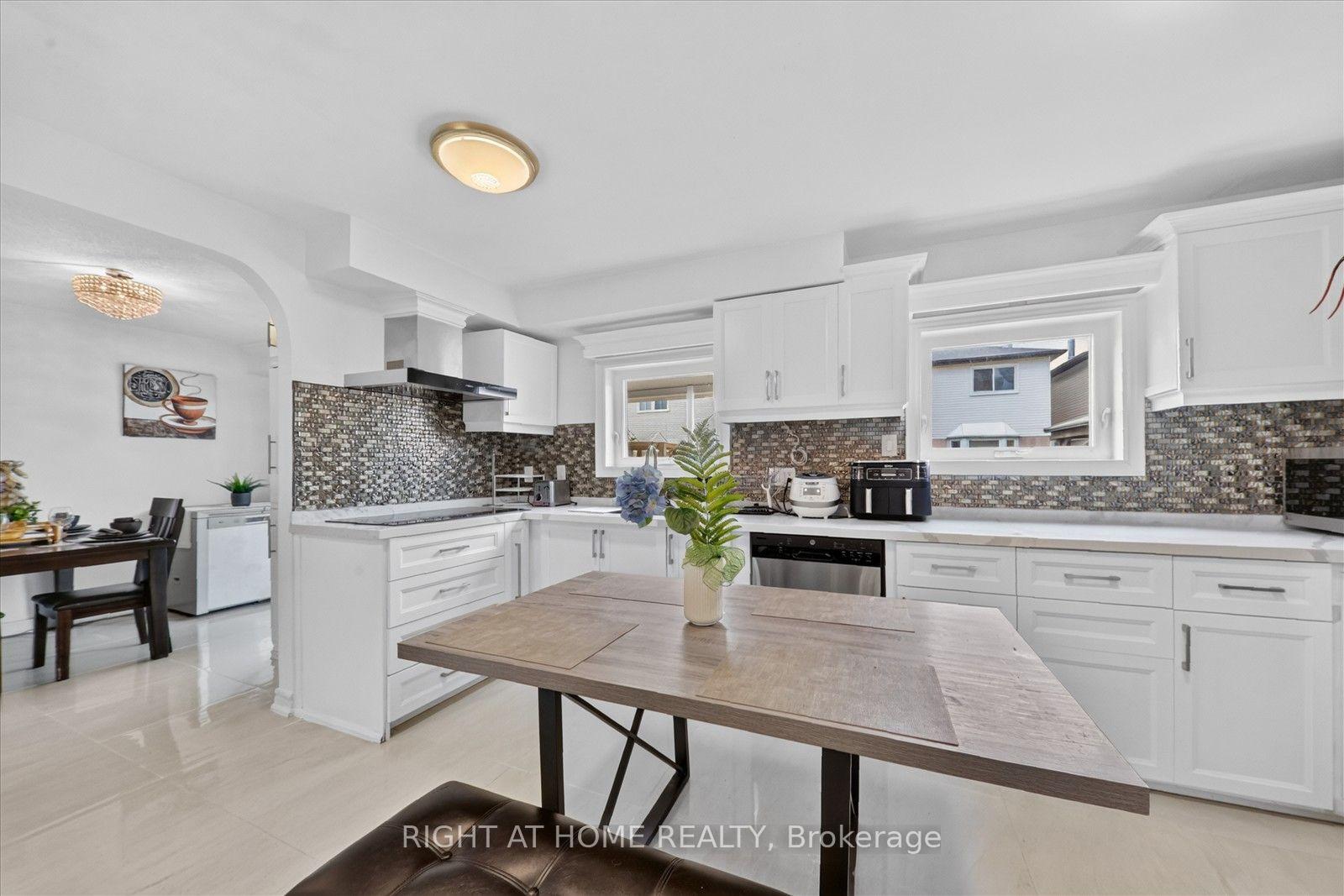 Photo 19 of 531 Wallenberg Crescent, Mississauga, Creditview — HOMEH