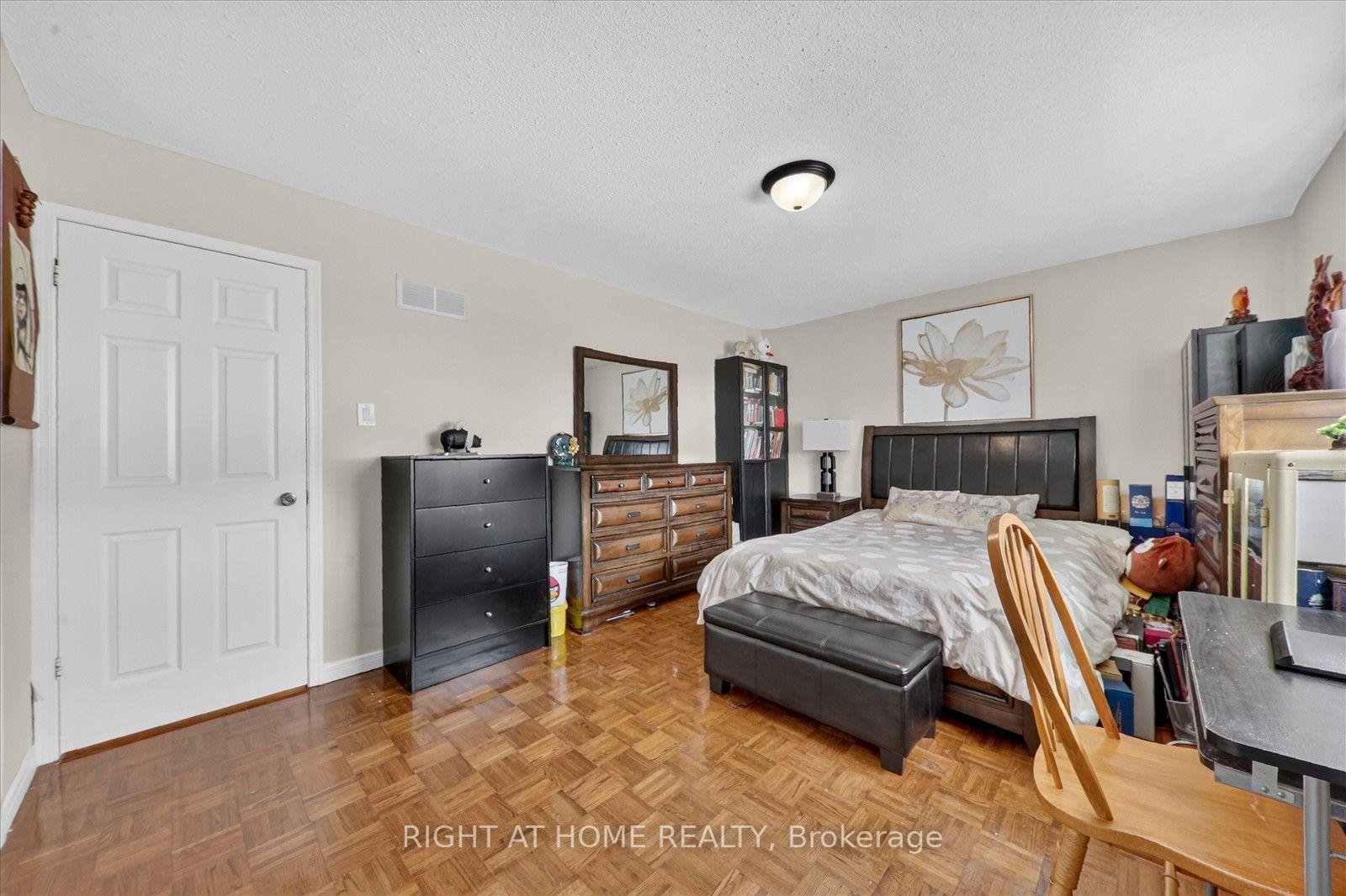 Photo 31 of 531 Wallenberg Crescent, Mississauga, Creditview — HOMEH