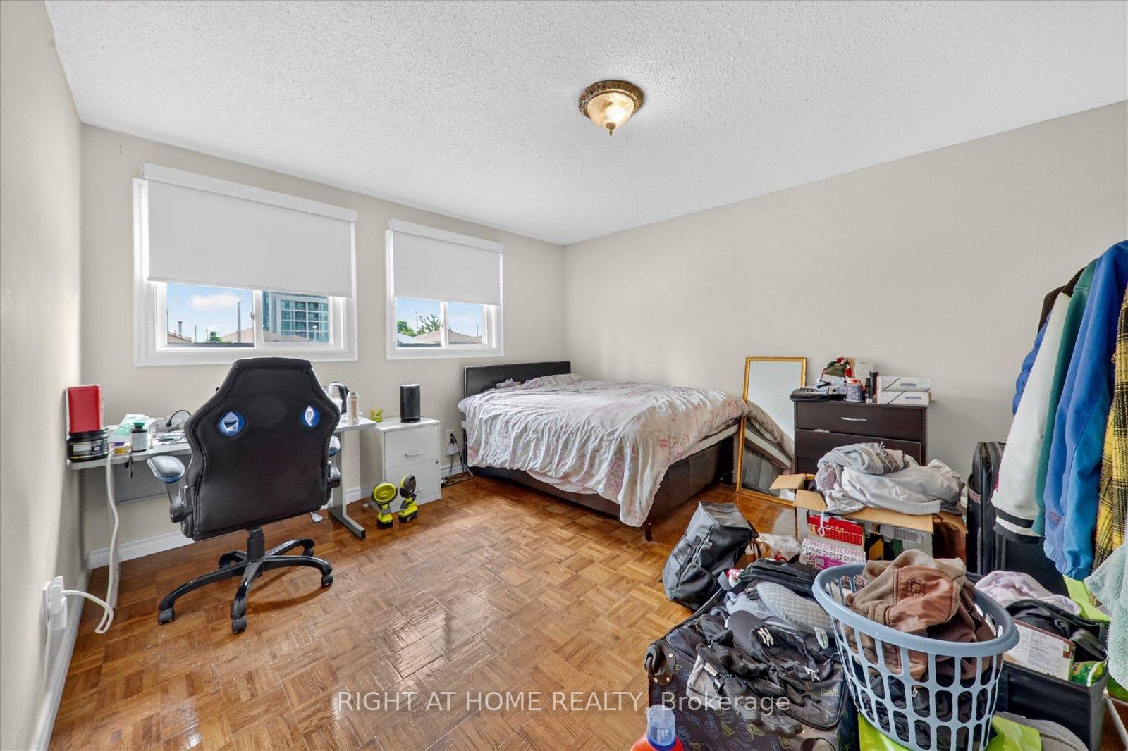 Photo 33 of 531 Wallenberg Crescent, Mississauga, Creditview — HOMEH