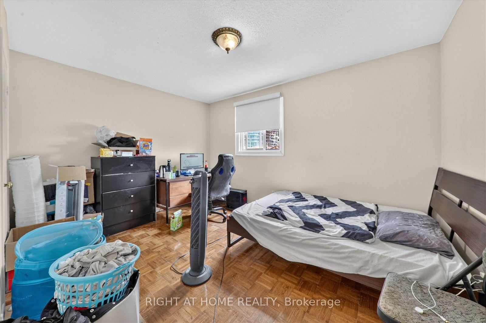 Photo 34 of 531 Wallenberg Crescent, Mississauga, Creditview — HOMEH