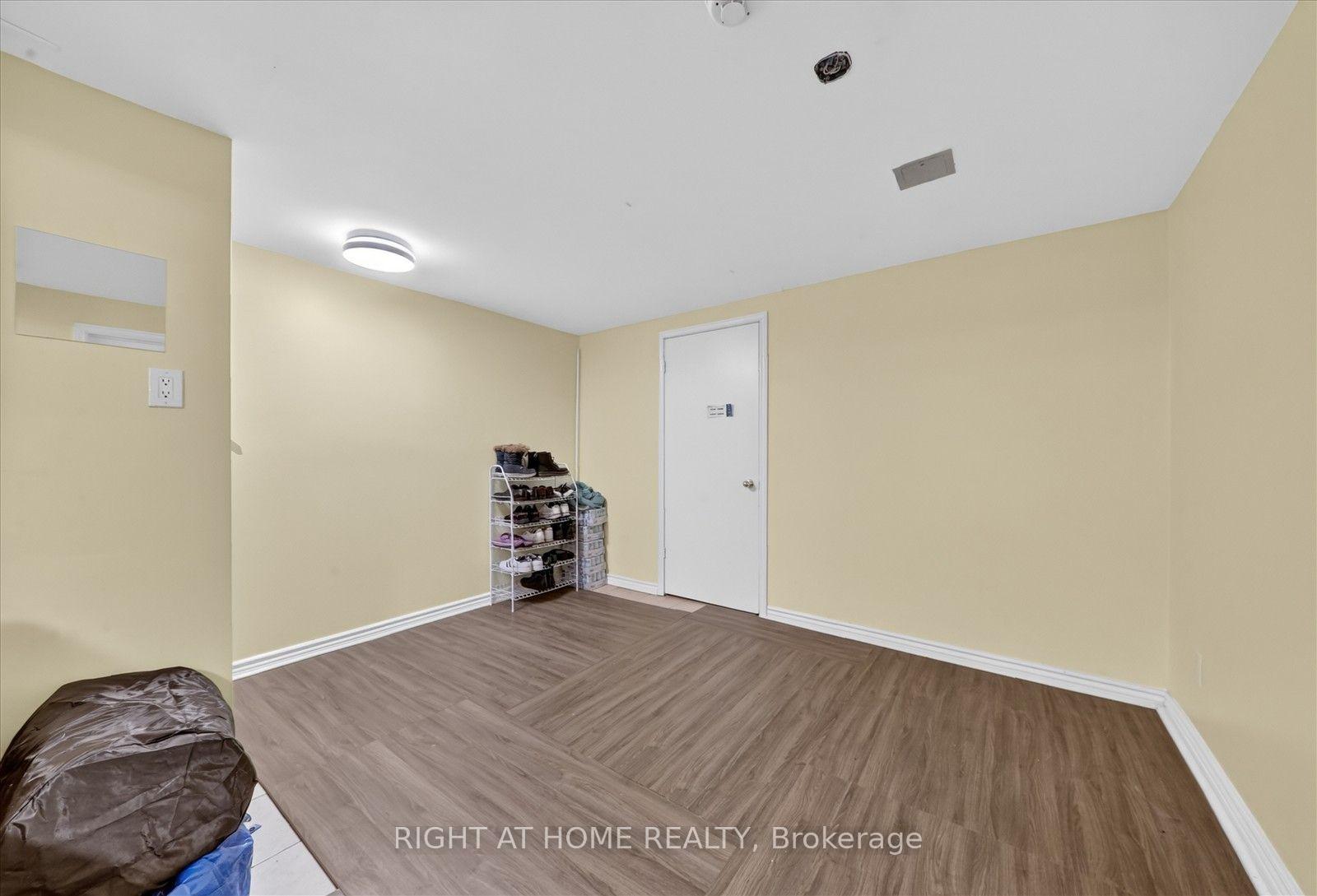 Photo 39 of 531 Wallenberg Crescent, Mississauga, Creditview — HOMEH
