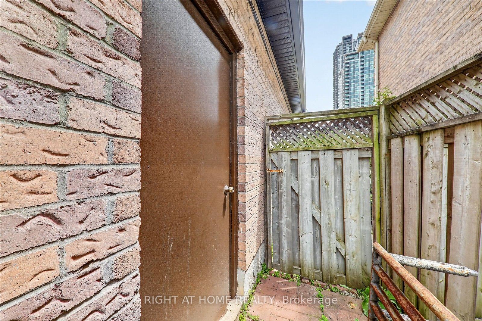 Photo 48 of 531 Wallenberg Crescent, Mississauga, Creditview — HOMEH