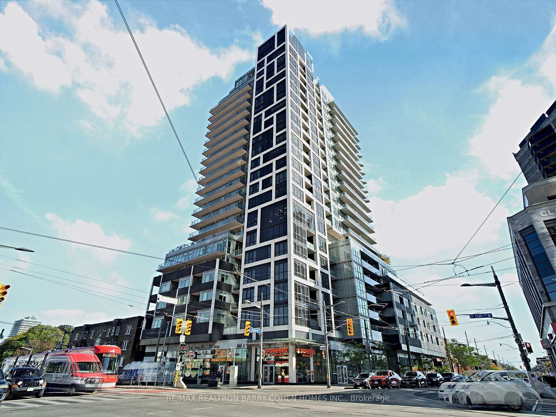 Front of Unit 1707, 501 St Clair Avenue W