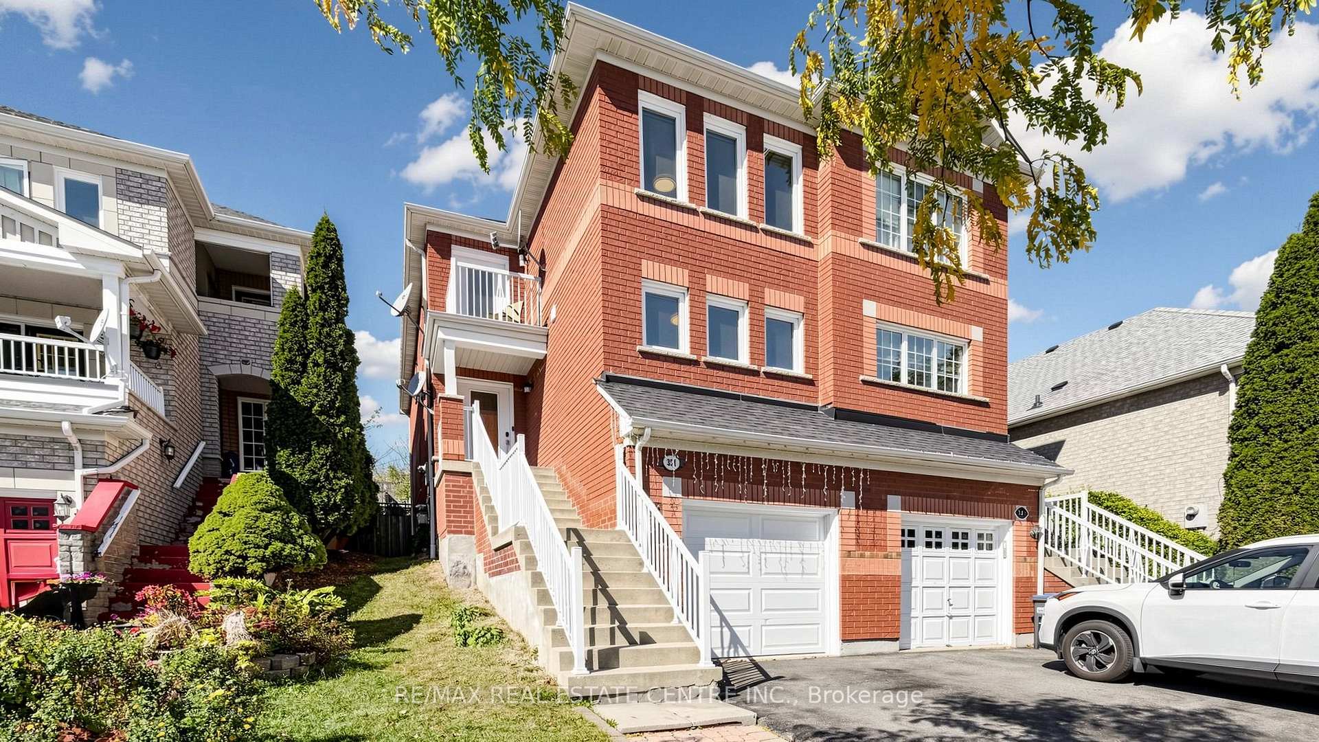 Photo 2 of 351 Wildgrass Road, Mississauga, Cooksville — HOMEH