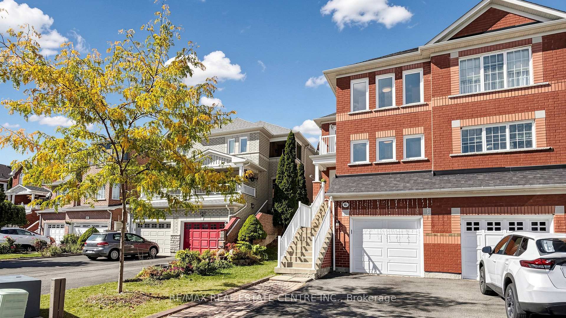 Photo 3 of 351 Wildgrass Road, Mississauga, Cooksville — HOMEH
