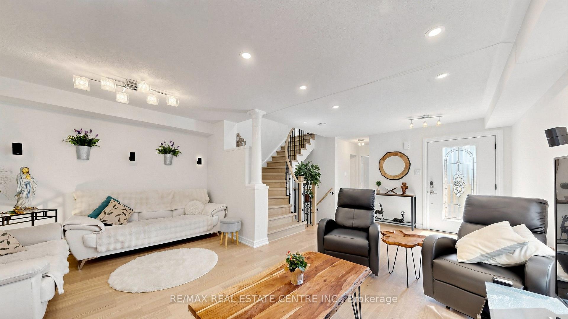 Photo 8 of 351 Wildgrass Road, Mississauga, Cooksville — HOMEH