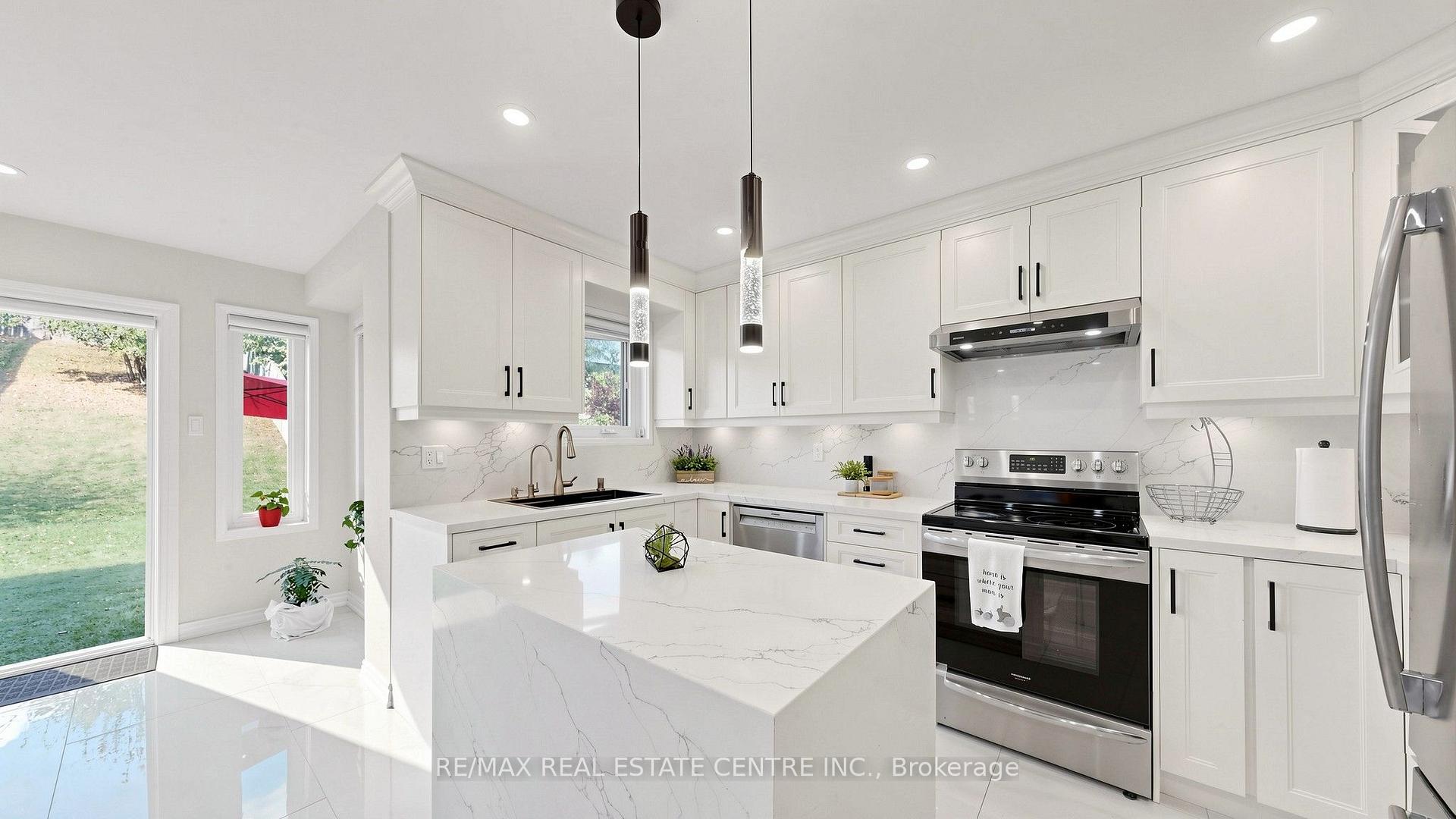 Photo 15 of 351 Wildgrass Road, Mississauga, Cooksville — HOMEH