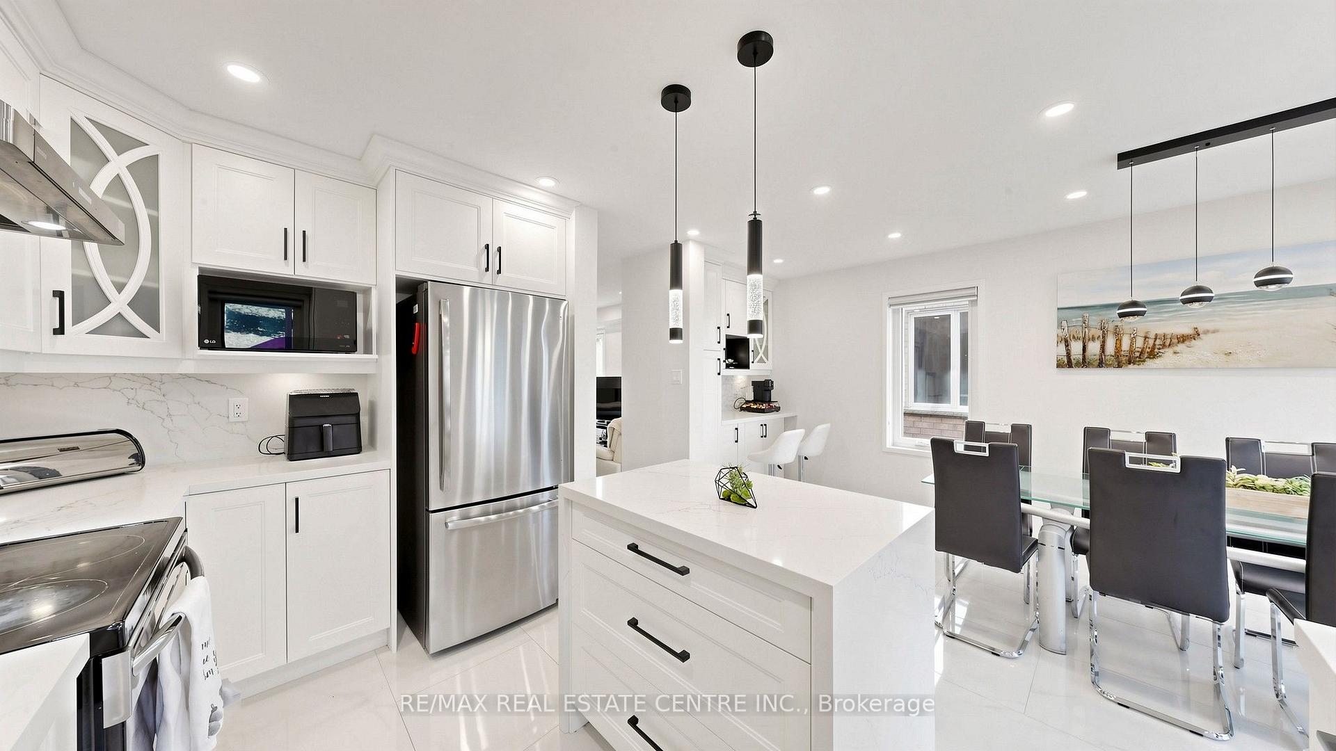 Photo 17 of 351 Wildgrass Road, Mississauga, Cooksville — HOMEH