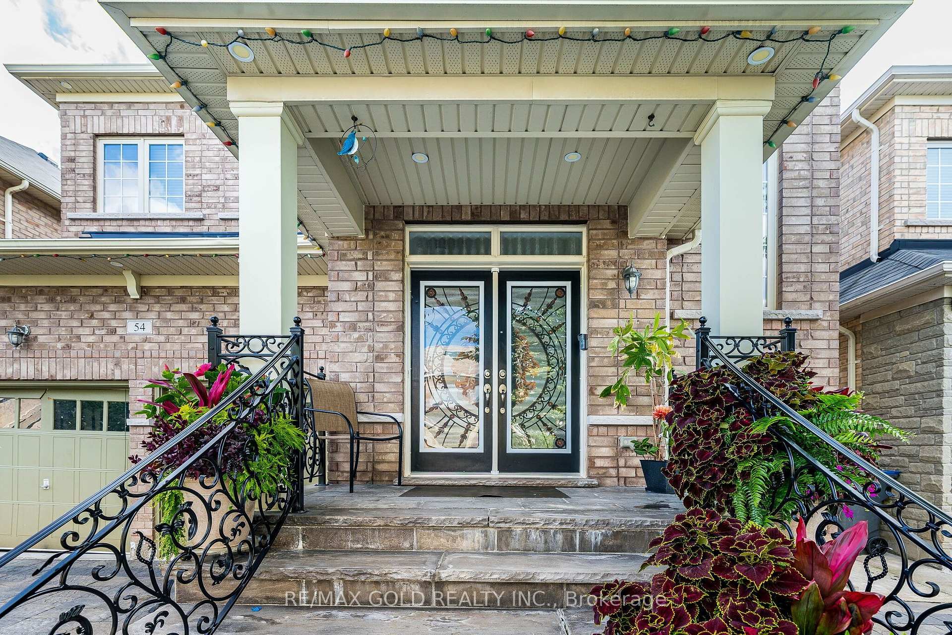 Photo 3 of 54 Orangeblossom Trail, Brampton, Credit Valley — HOMEH