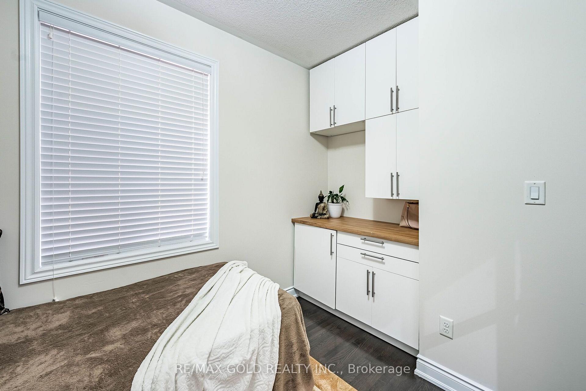 Photo 19 of 54 Orangeblossom Trail, Brampton, Credit Valley — HOMEH