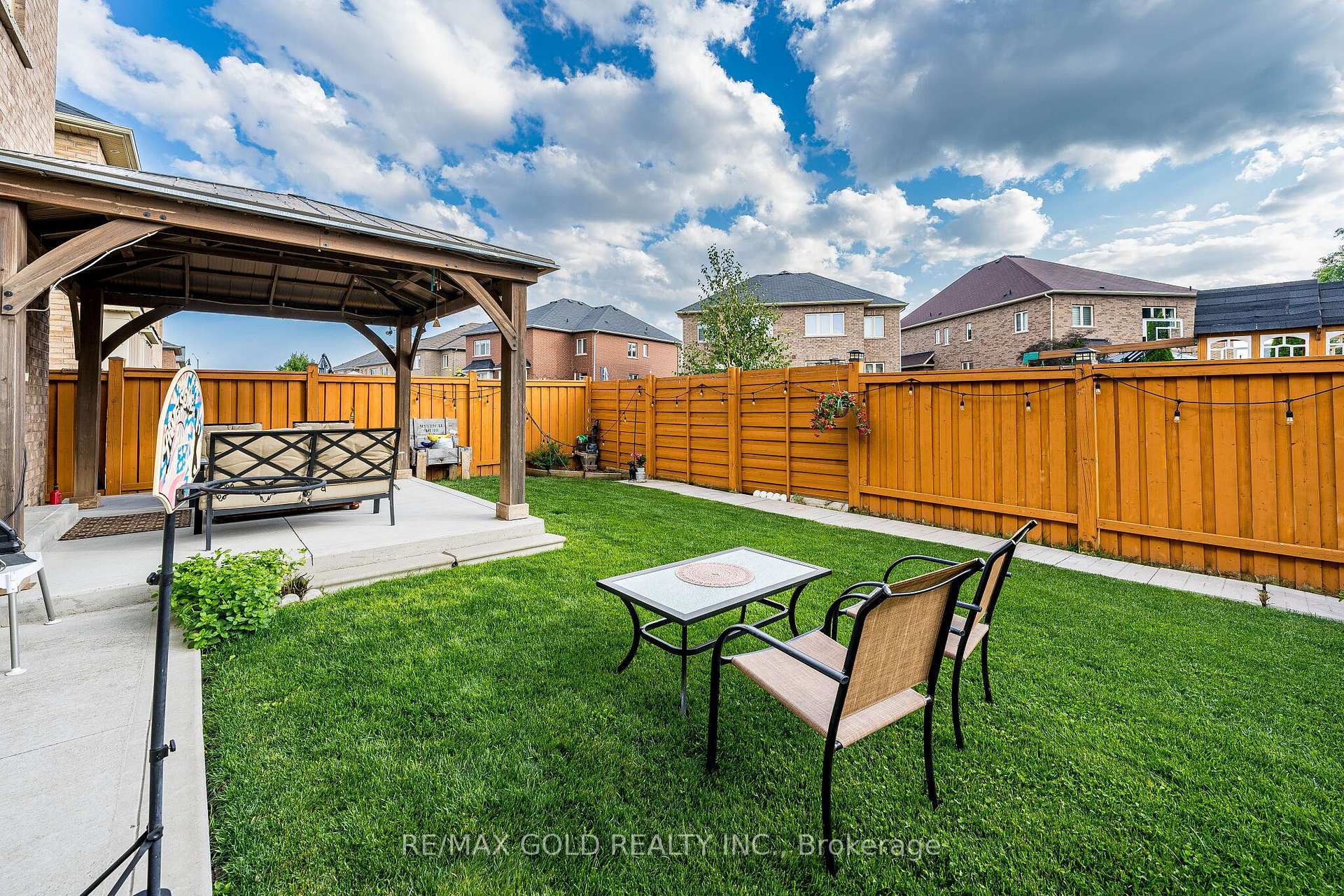 Photo 36 of 54 Orangeblossom Trail, Brampton, Credit Valley — HOMEH