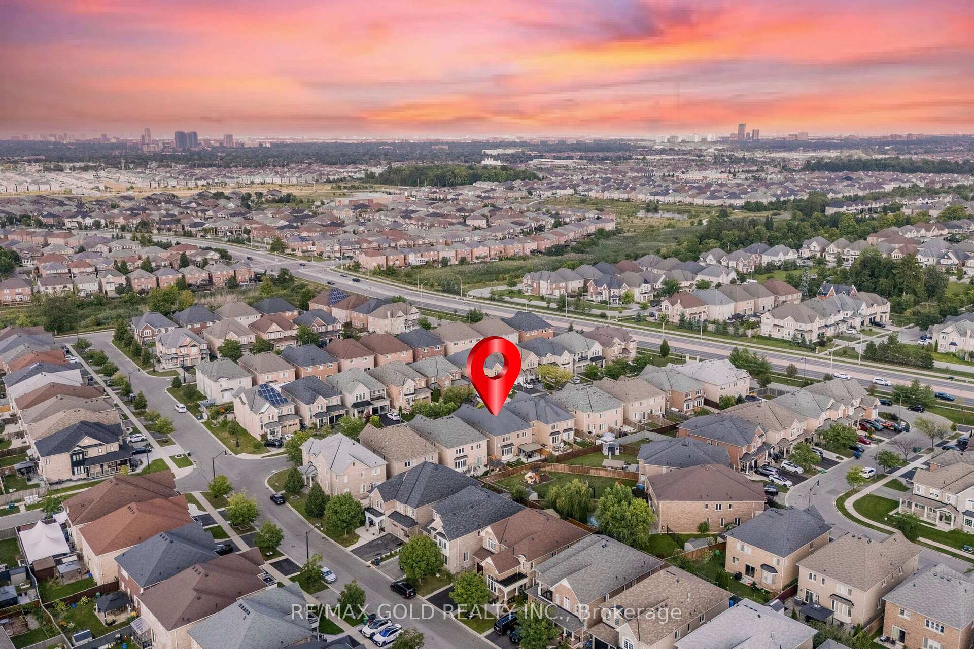 Photo 38 of 54 Orangeblossom Trail, Brampton, Credit Valley — HOMEH