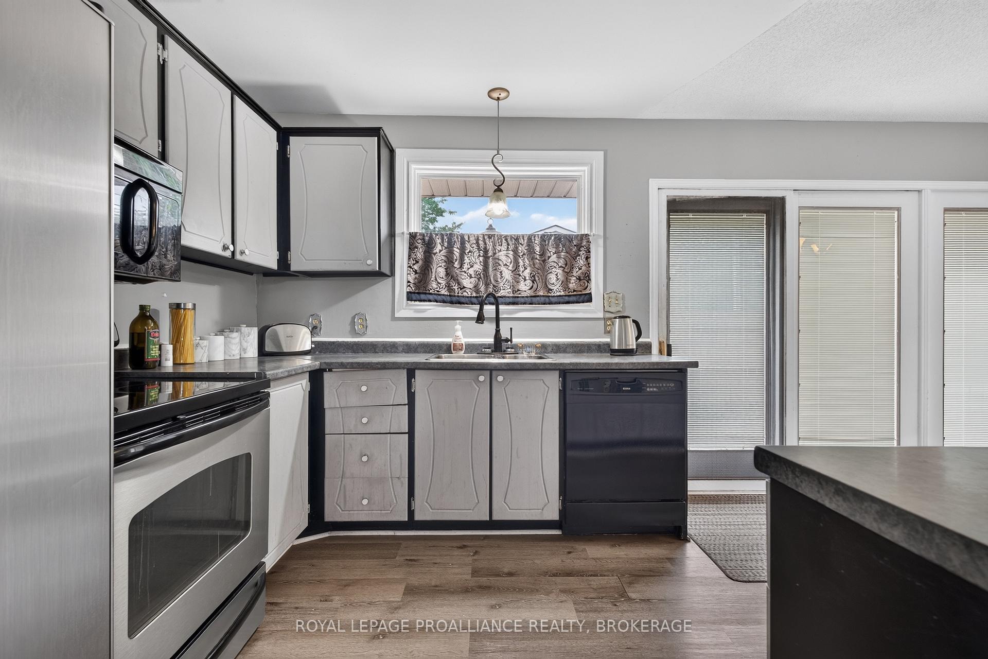 Photo 11 of 2 Virginia Street, Kingston, Rideau — HOMEH