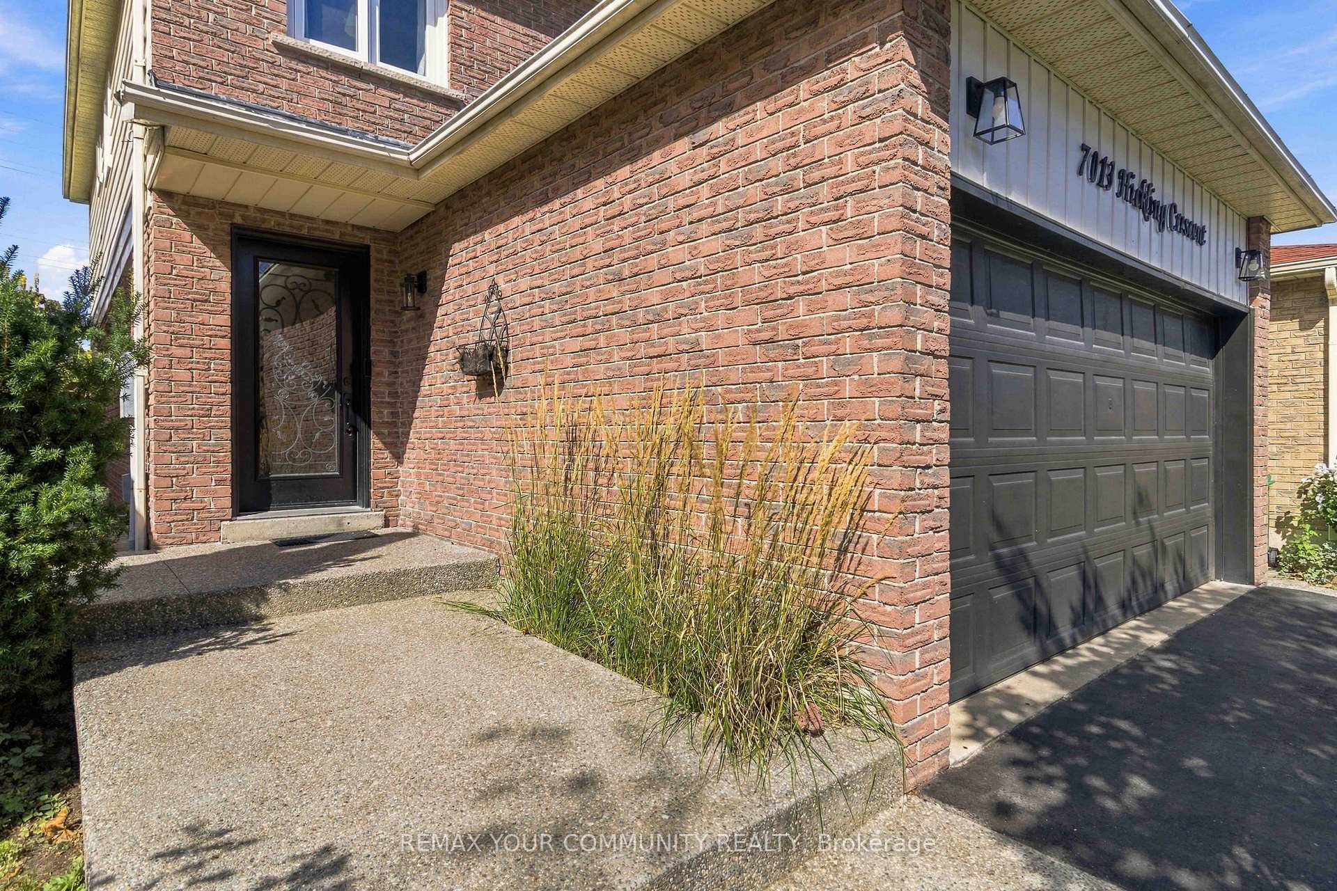 Photo 4 of 7013 Hickling Crescent, Mississauga, Meadowvale — HOMEH