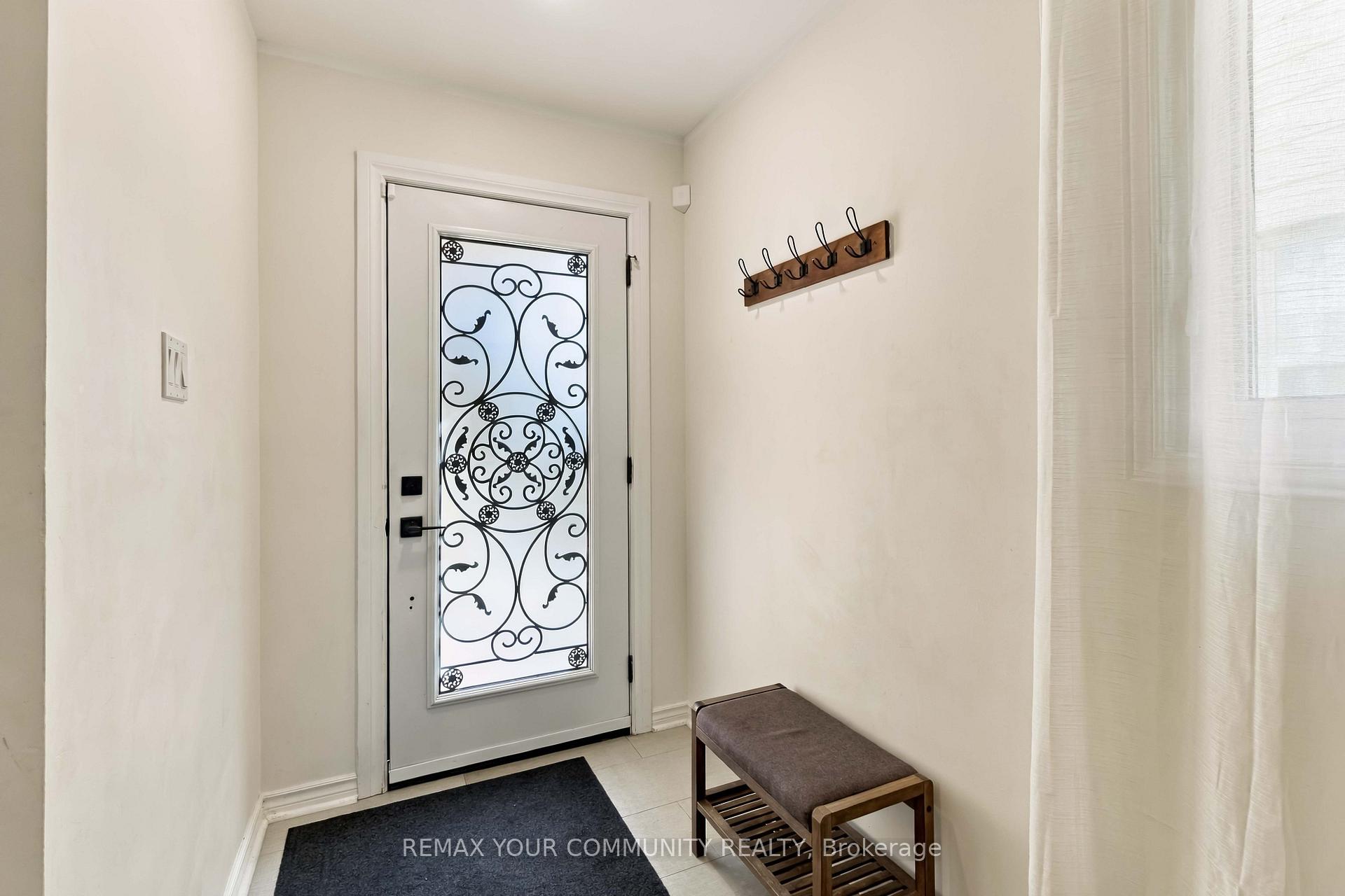 Photo 5 of 7013 Hickling Crescent, Mississauga, Meadowvale — HOMEH