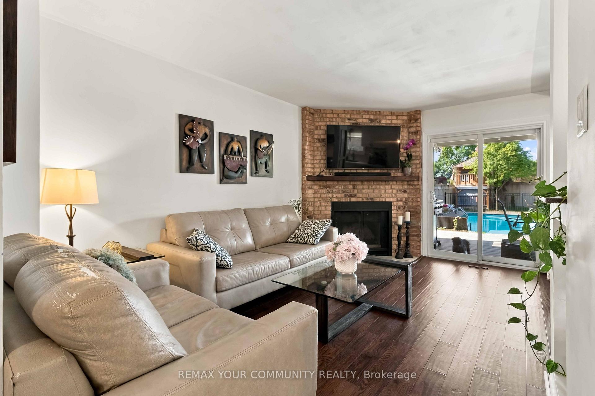 Photo 8 of 7013 Hickling Crescent, Mississauga, Meadowvale — HOMEH
