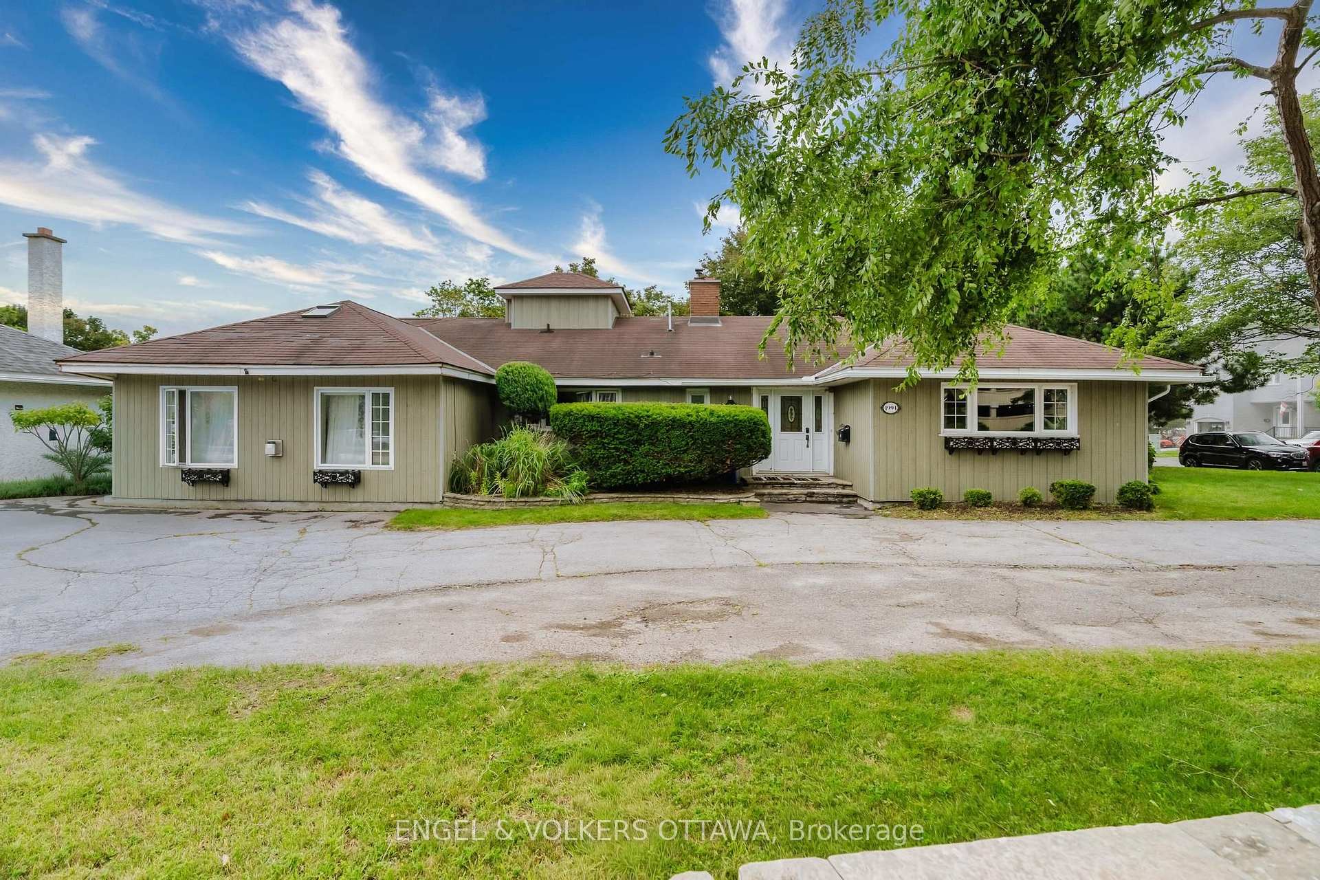 Photo of 1994 Carling Avenue