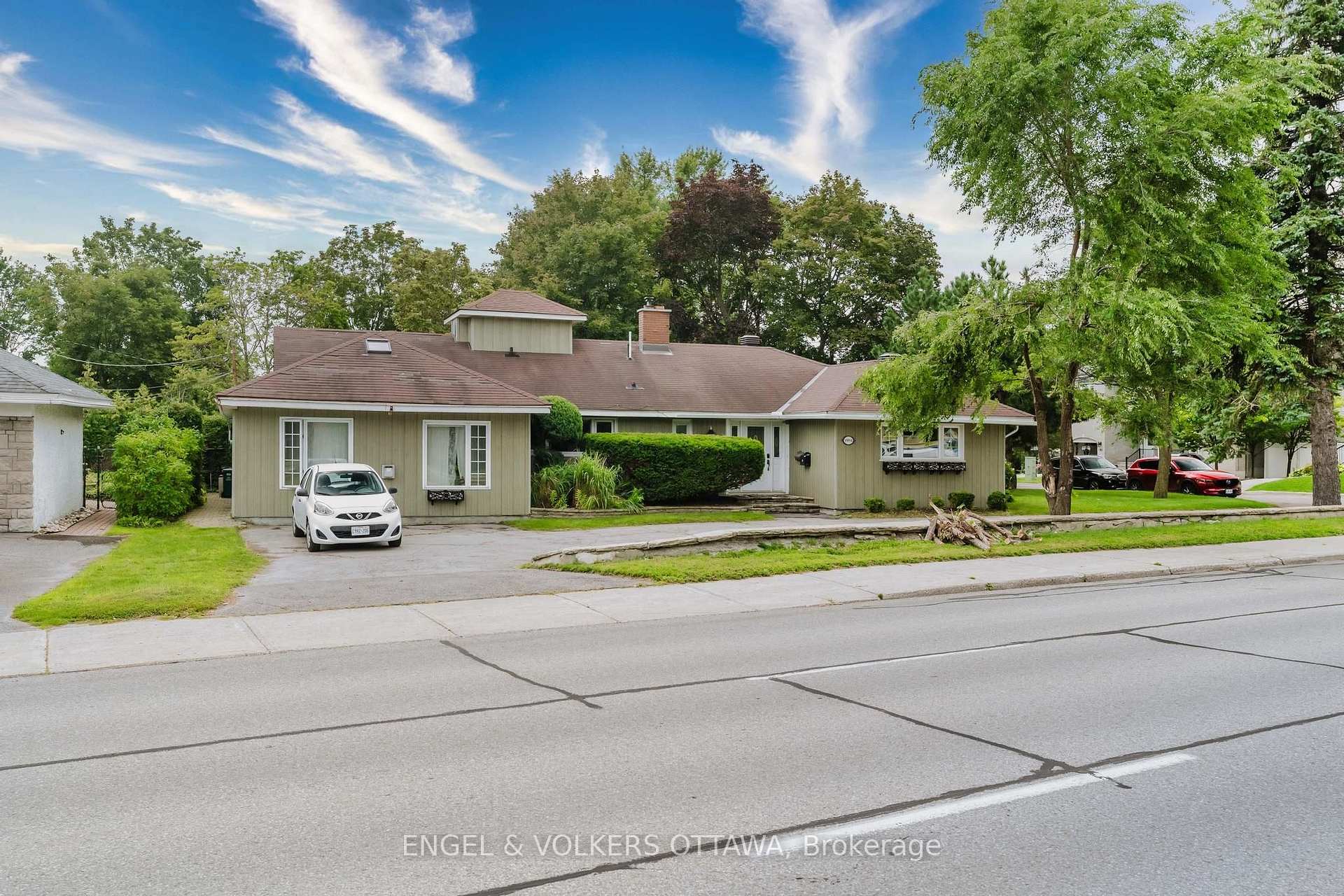 Photo 2 of 1994 Carling Avenue, Ottawa, McKellar Heights/Glabar Park — HOMEH