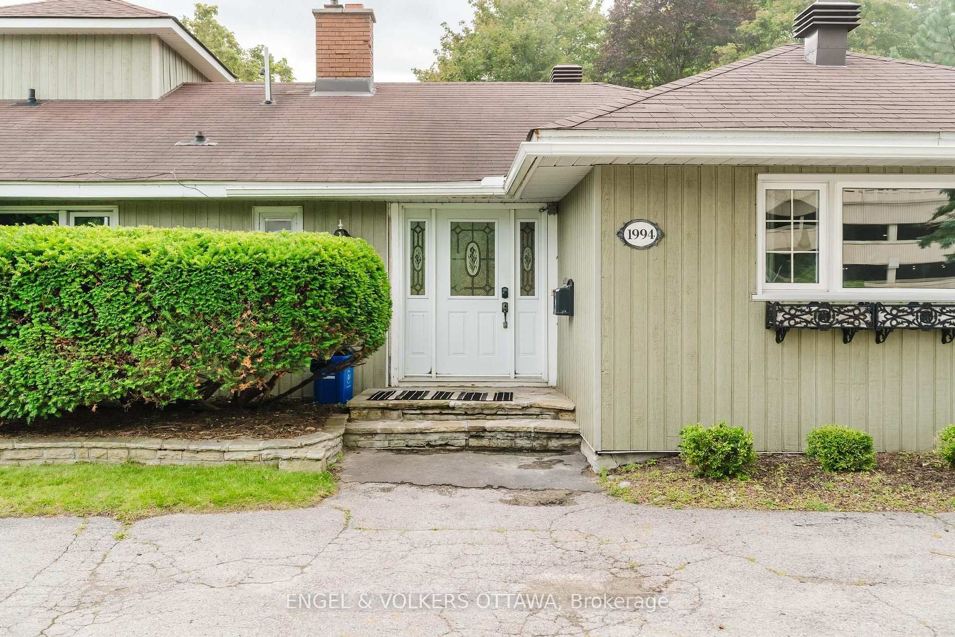 Photo 3 of 1994 Carling Avenue, Ottawa, McKellar Heights/Glabar Park — HOMEH