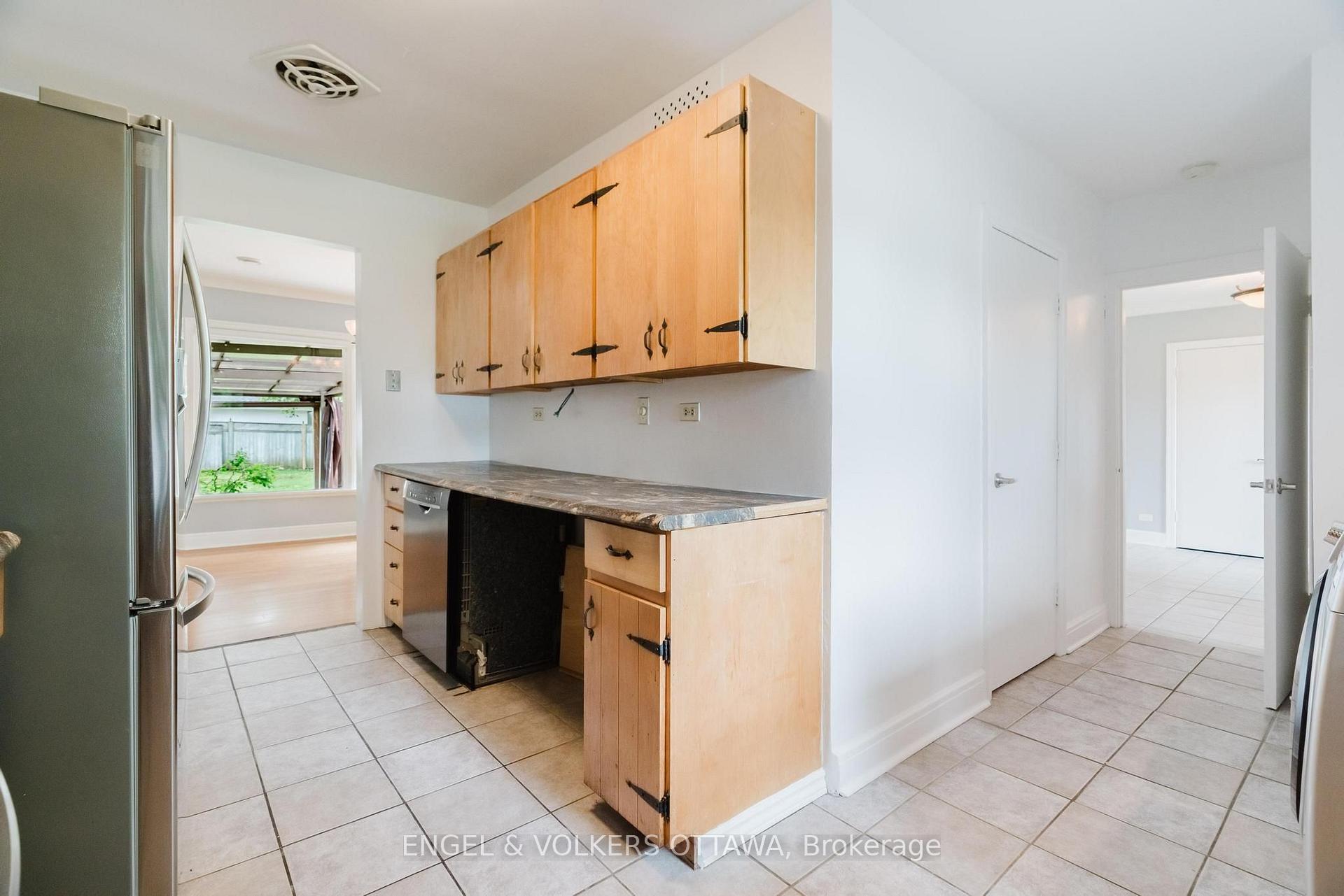 Photo 12 of 1994 Carling Avenue, Ottawa, McKellar Heights/Glabar Park — HOMEH
