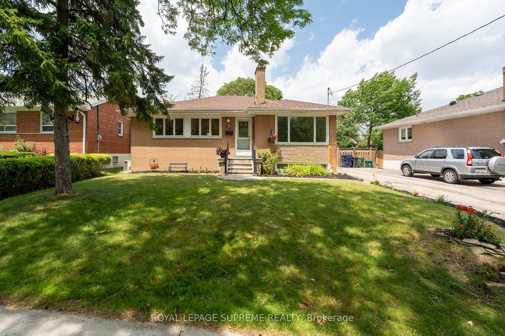 Photo 3 of 30 Benway Drive, Etobicoke, Rexdale-Kipling — HOMEH