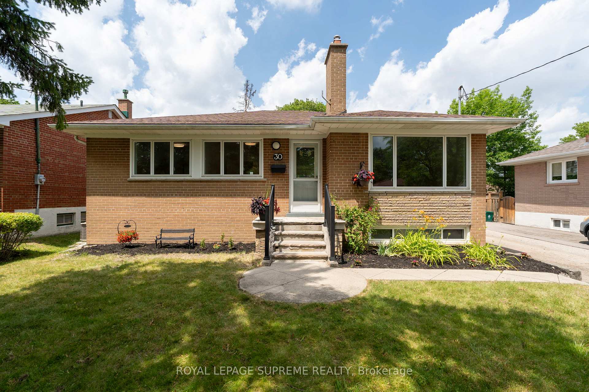 Photo 4 of 30 Benway Drive, Etobicoke, Rexdale-Kipling — HOMEH