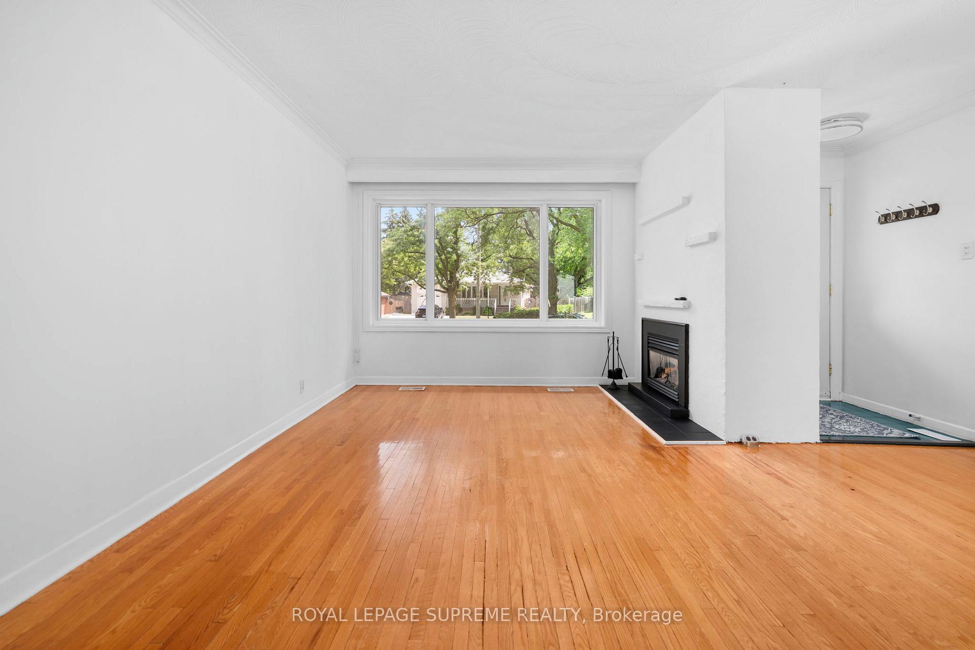 Photo 5 of 30 Benway Drive, Etobicoke, Rexdale-Kipling — HOMEH