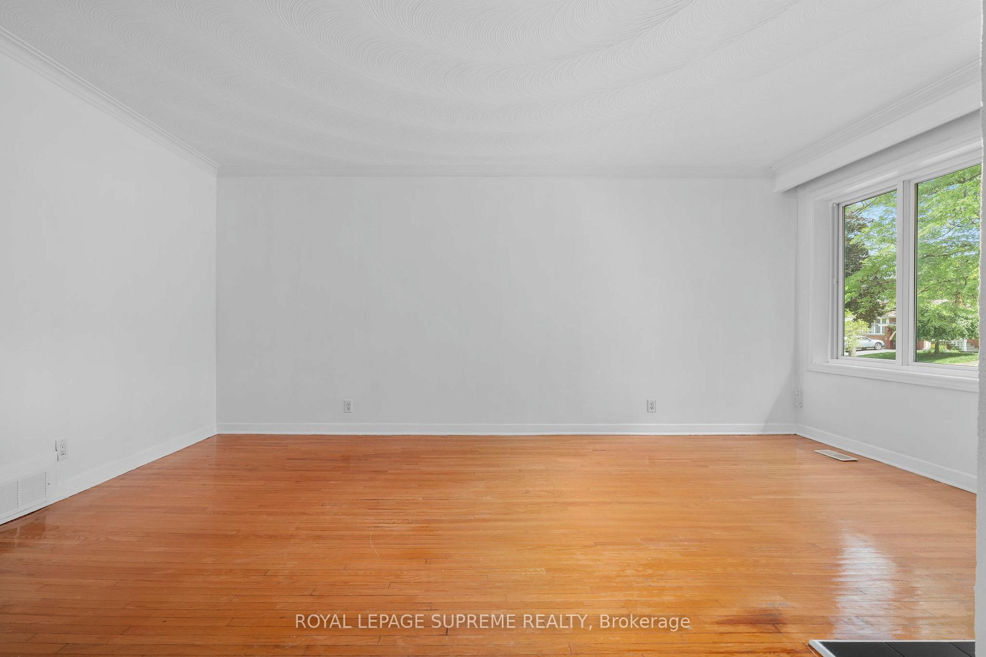 Photo 6 of 30 Benway Drive, Etobicoke, Rexdale-Kipling — HOMEH