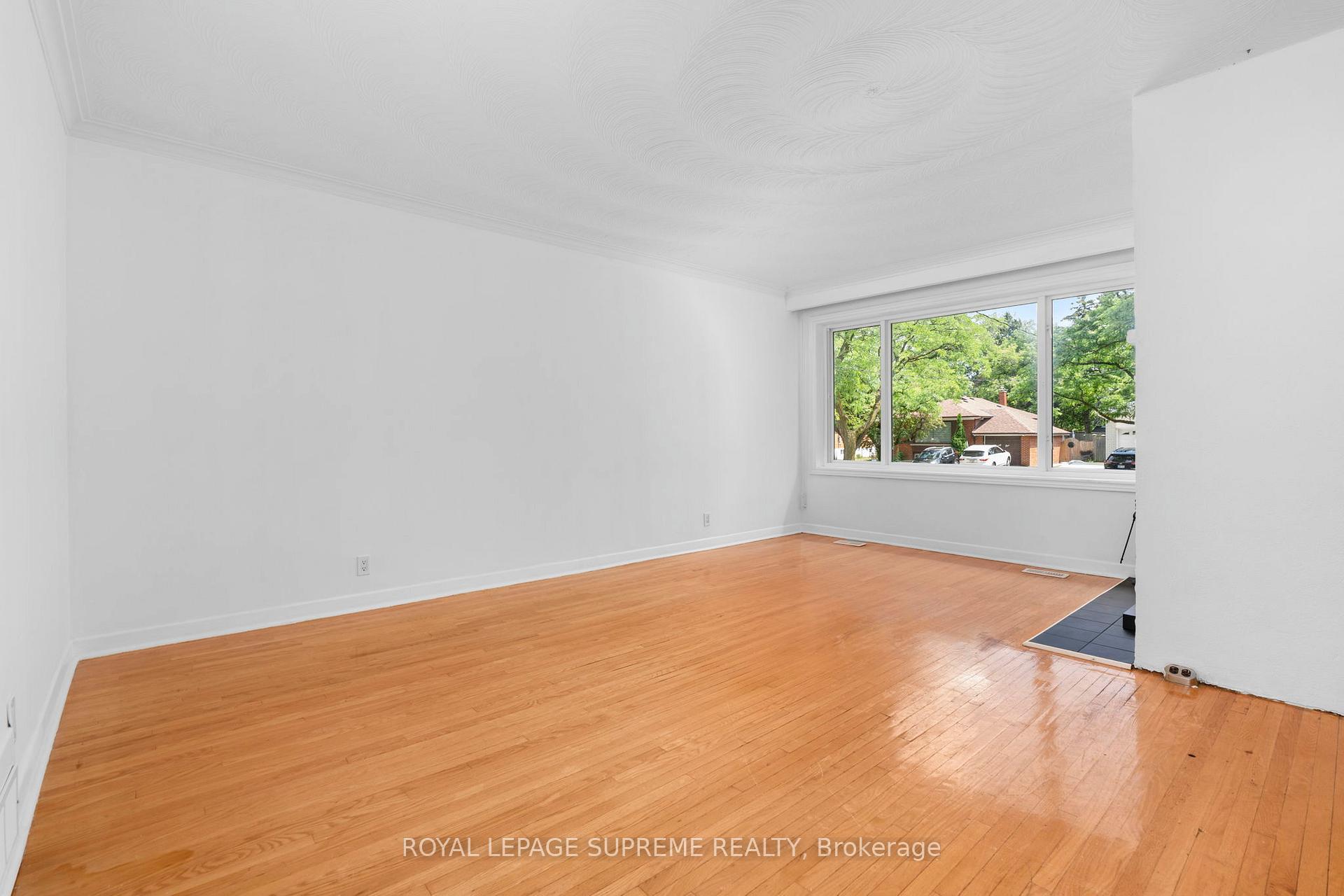 Photo 7 of 30 Benway Drive, Etobicoke, Rexdale-Kipling — HOMEH