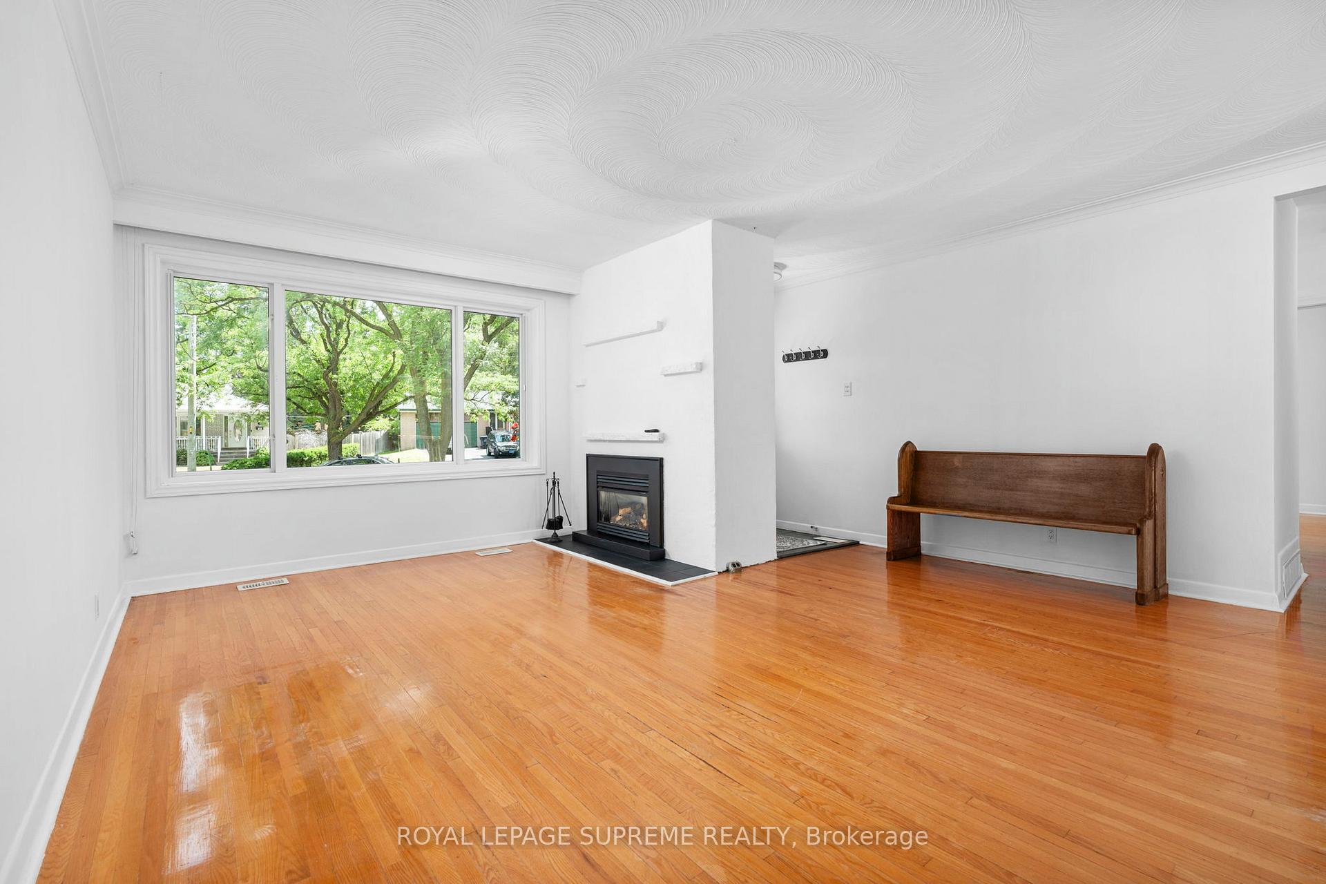 Photo 8 of 30 Benway Drive, Etobicoke, Rexdale-Kipling — HOMEH