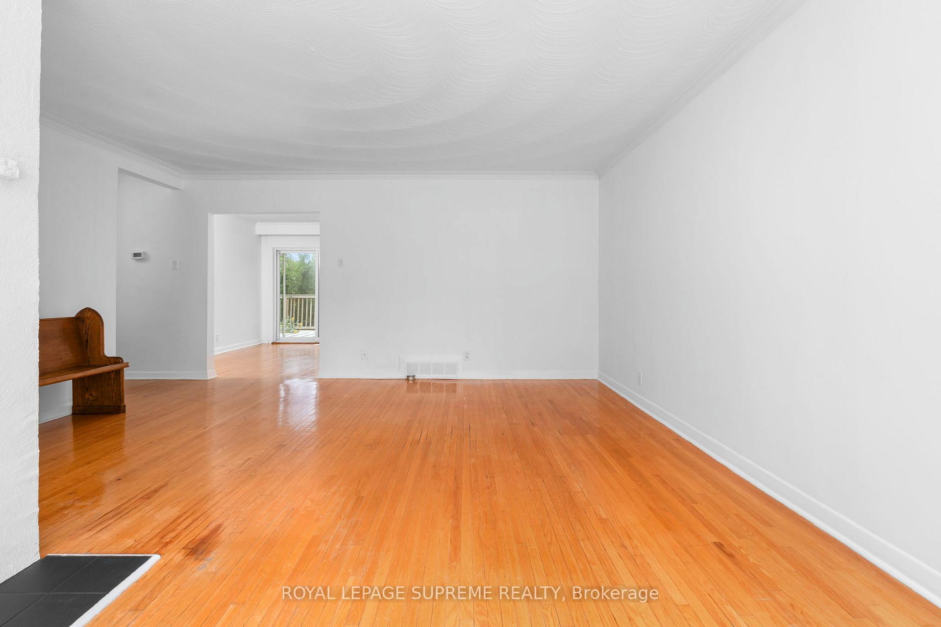 Photo 10 of 30 Benway Drive, Etobicoke, Rexdale-Kipling — HOMEH