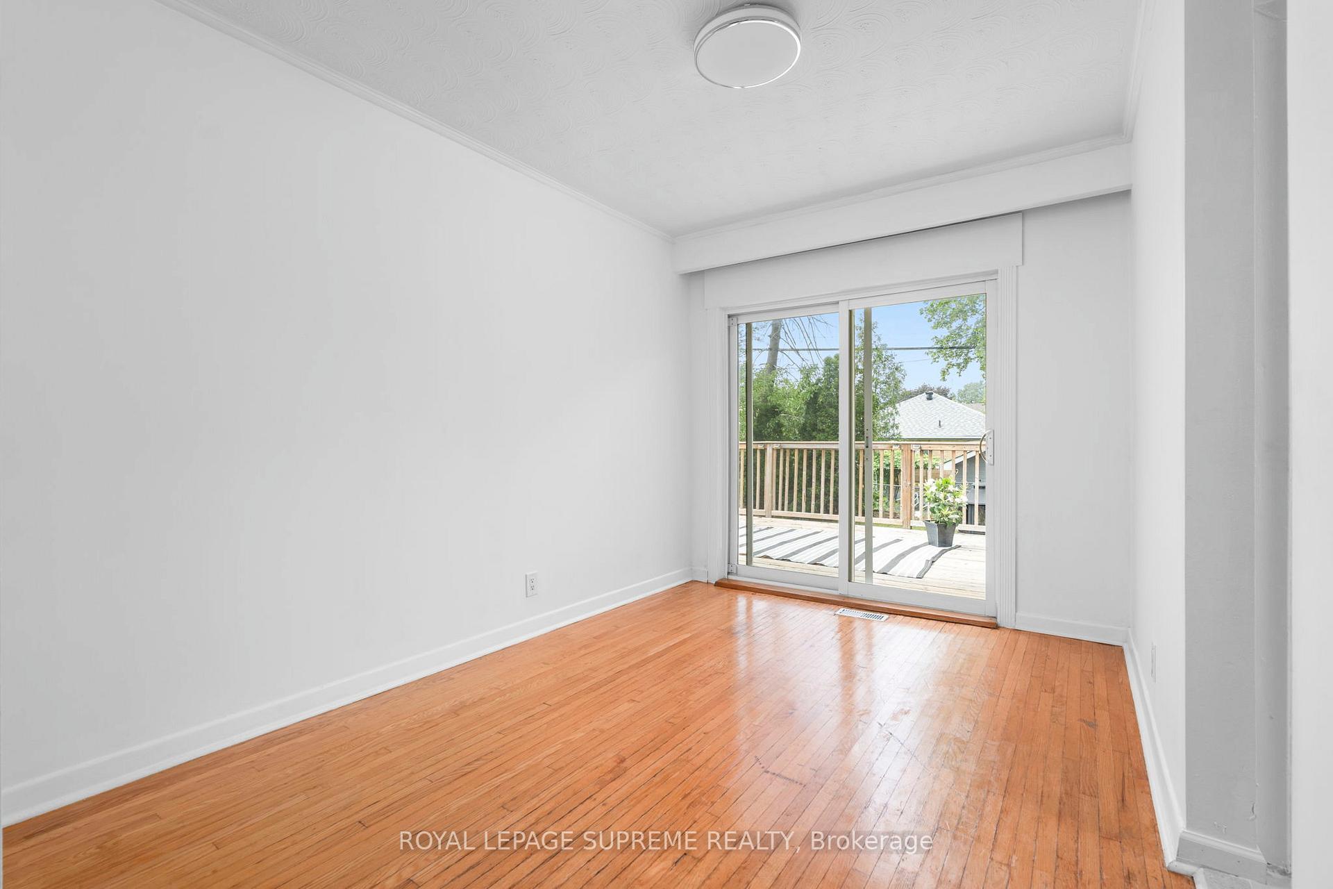 Photo 11 of 30 Benway Drive, Etobicoke, Rexdale-Kipling — HOMEH
