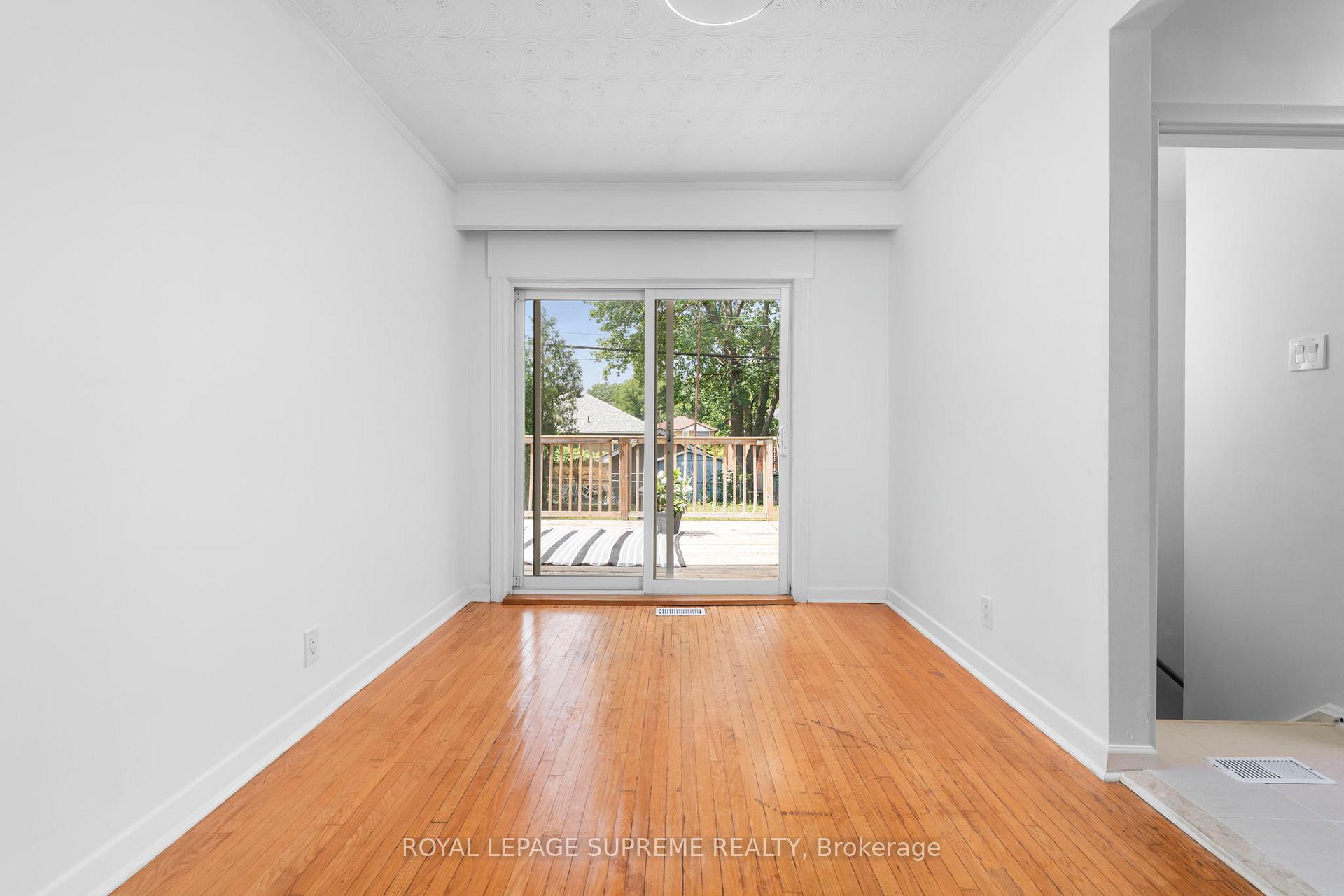 Photo 12 of 30 Benway Drive, Etobicoke, Rexdale-Kipling — HOMEH