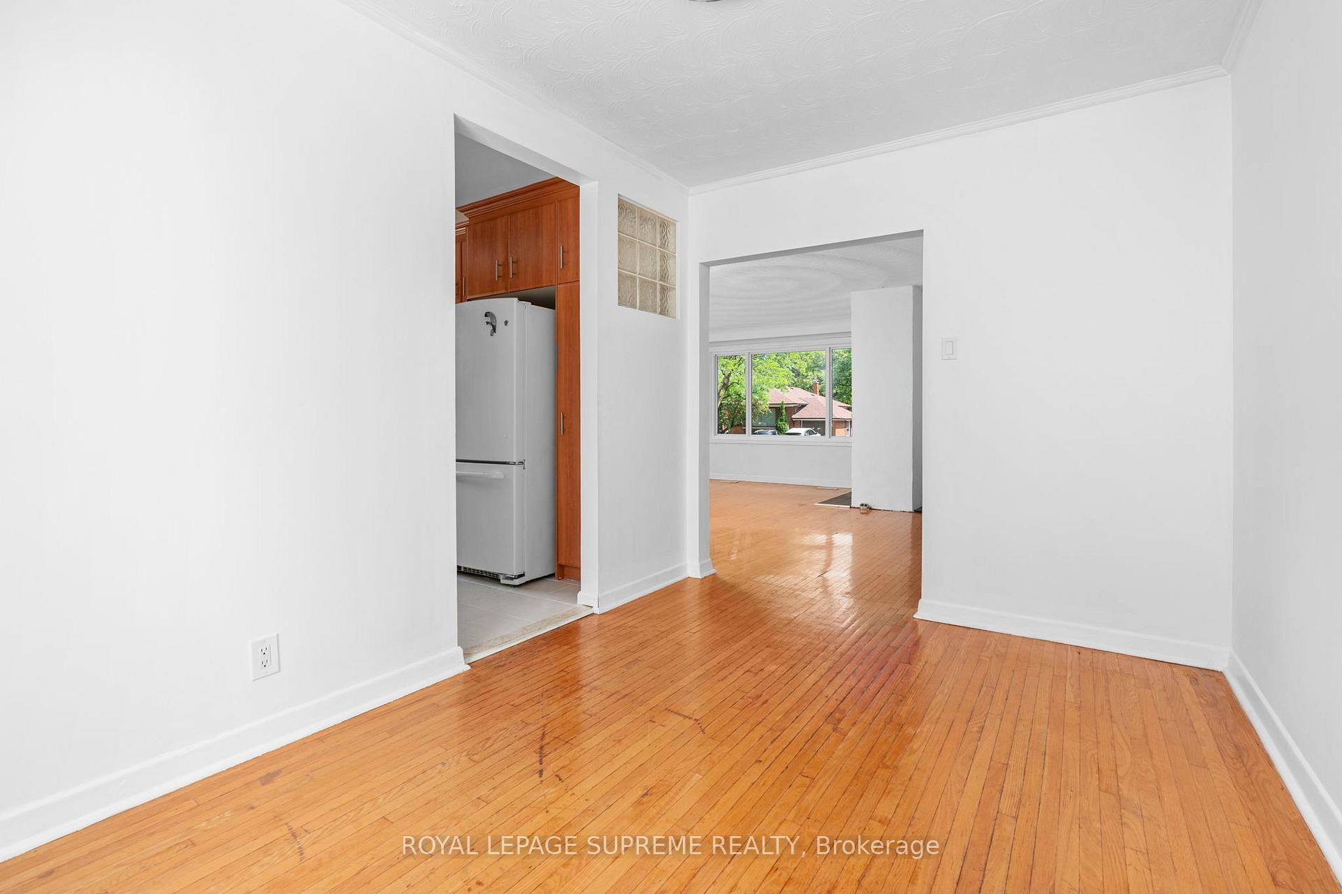 Photo 13 of 30 Benway Drive, Etobicoke, Rexdale-Kipling — HOMEH