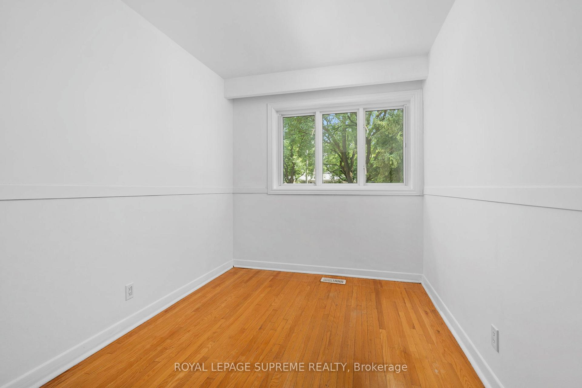 Photo 18 of 30 Benway Drive, Etobicoke, Rexdale-Kipling — HOMEH