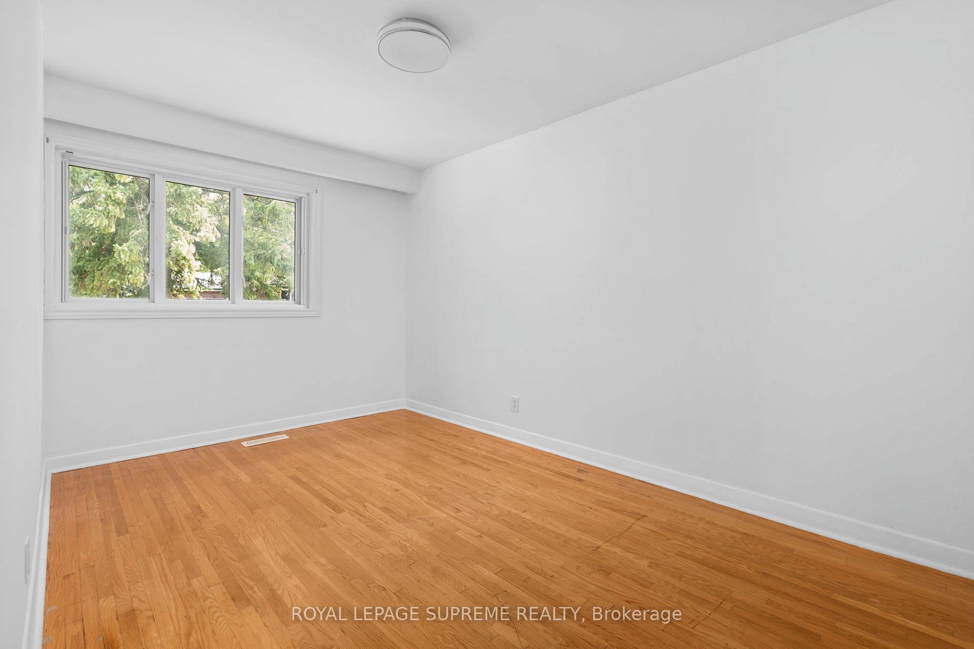Photo 20 of 30 Benway Drive, Etobicoke, Rexdale-Kipling — HOMEH