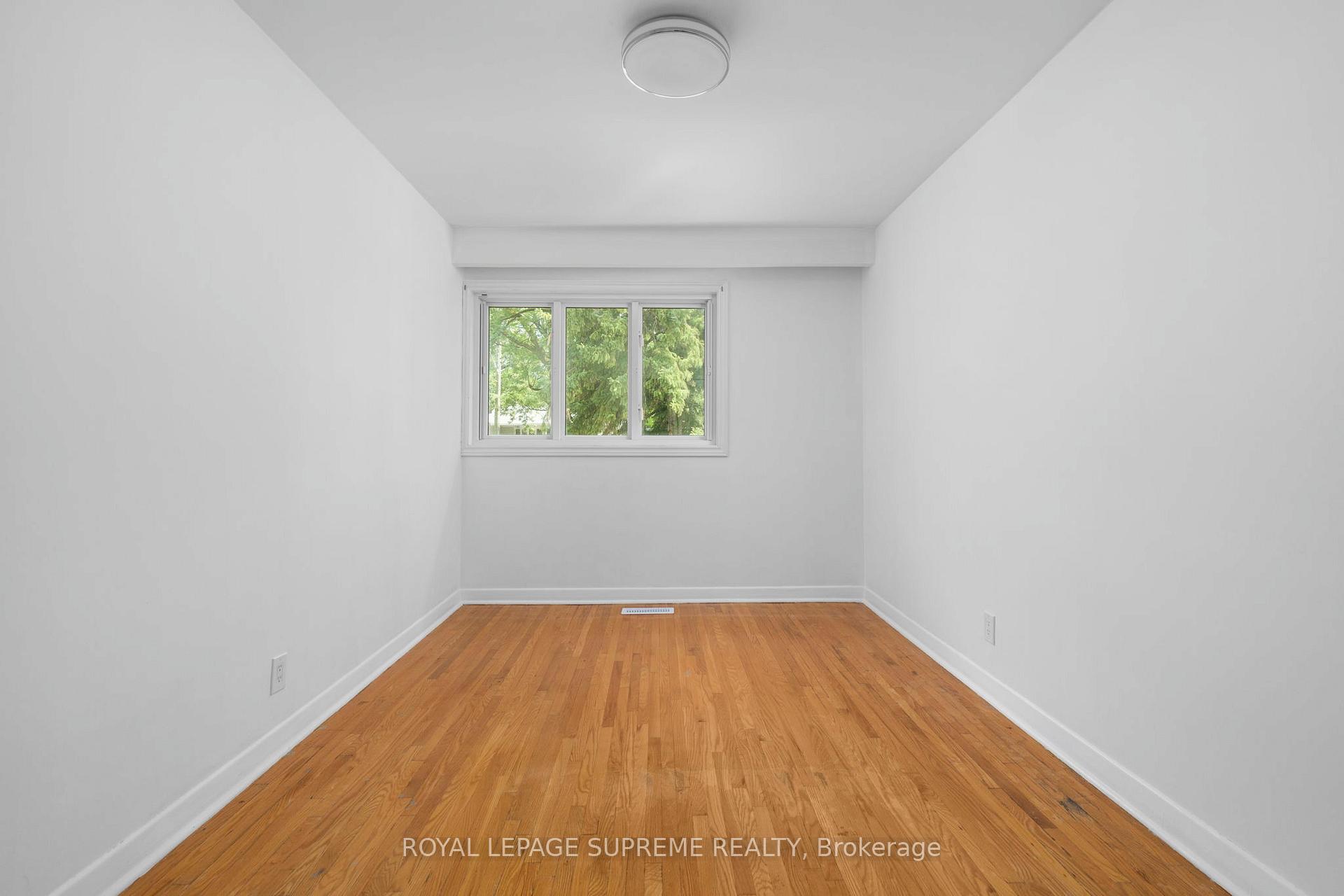 Photo 21 of 30 Benway Drive, Etobicoke, Rexdale-Kipling — HOMEH