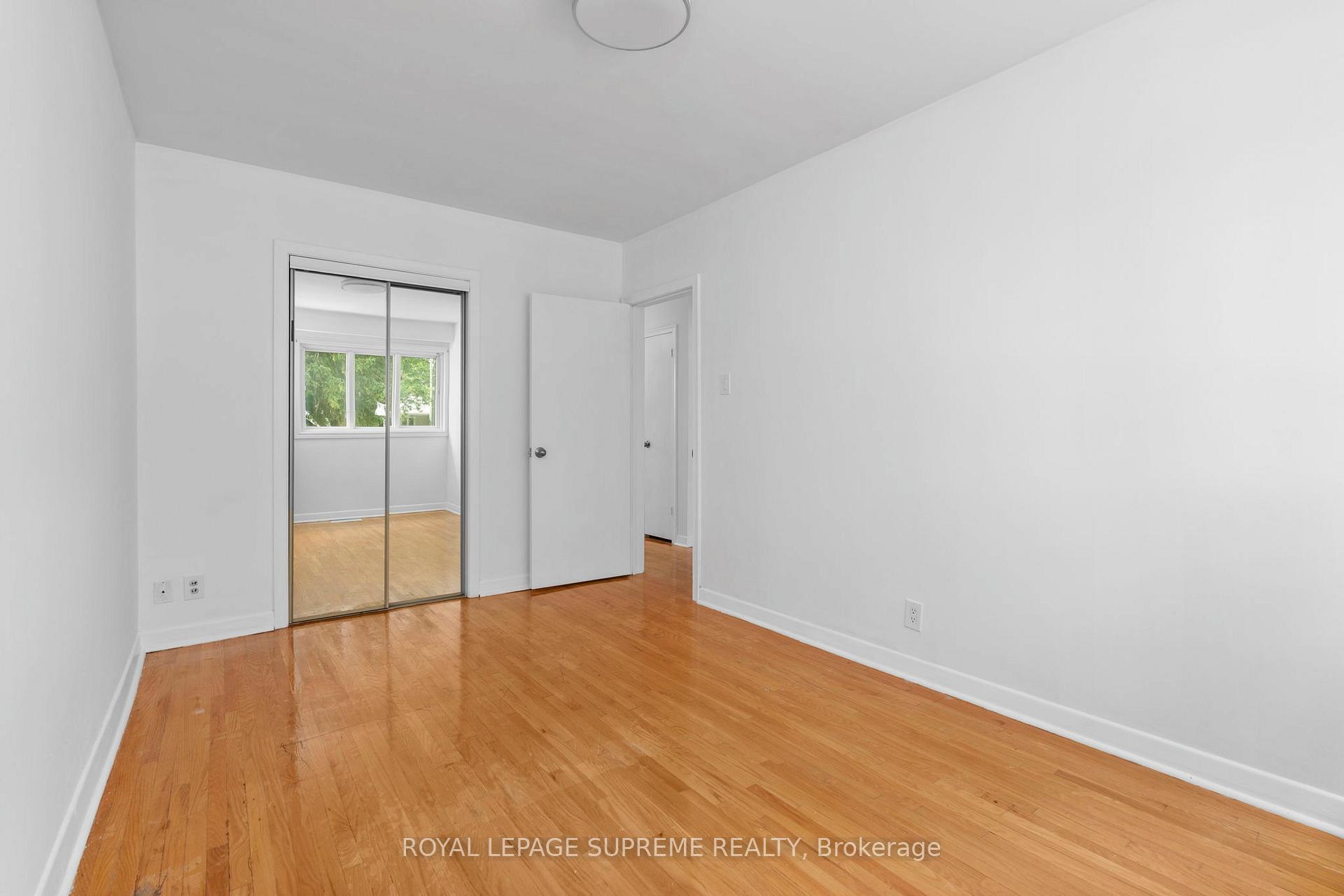 Photo 22 of 30 Benway Drive, Etobicoke, Rexdale-Kipling — HOMEH