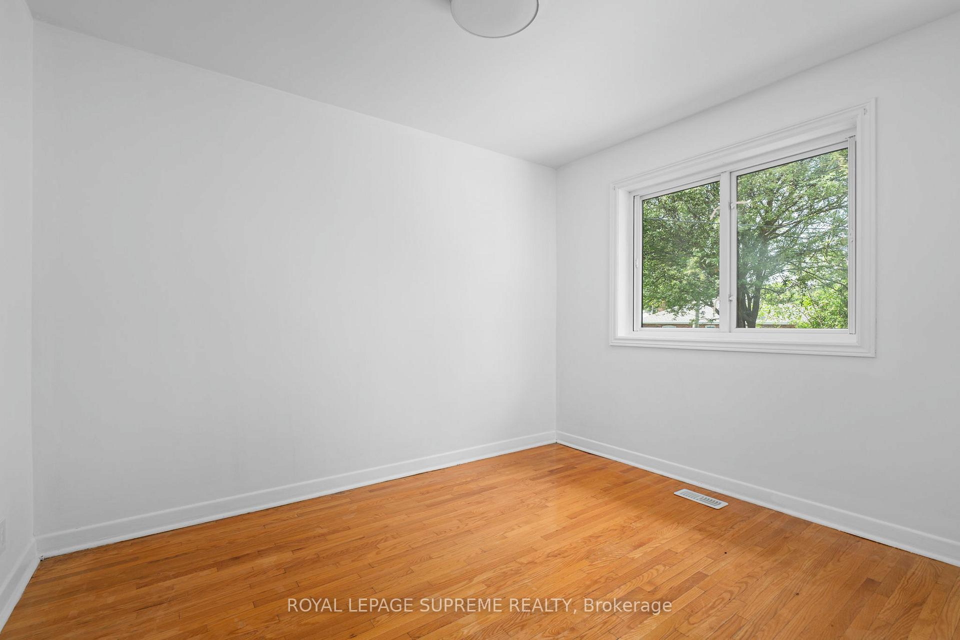 Photo 23 of 30 Benway Drive, Etobicoke, Rexdale-Kipling — HOMEH