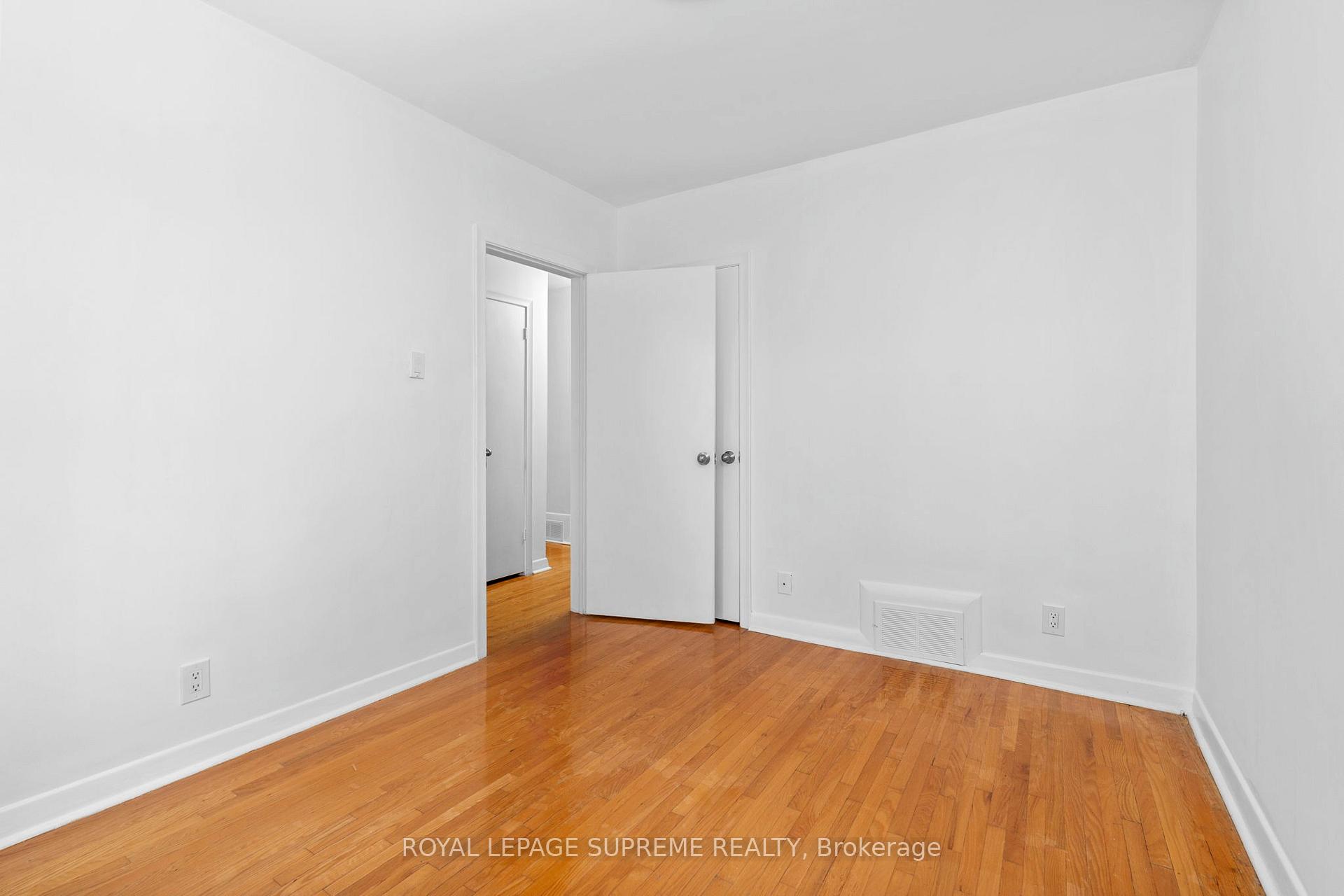Photo 24 of 30 Benway Drive, Etobicoke, Rexdale-Kipling — HOMEH