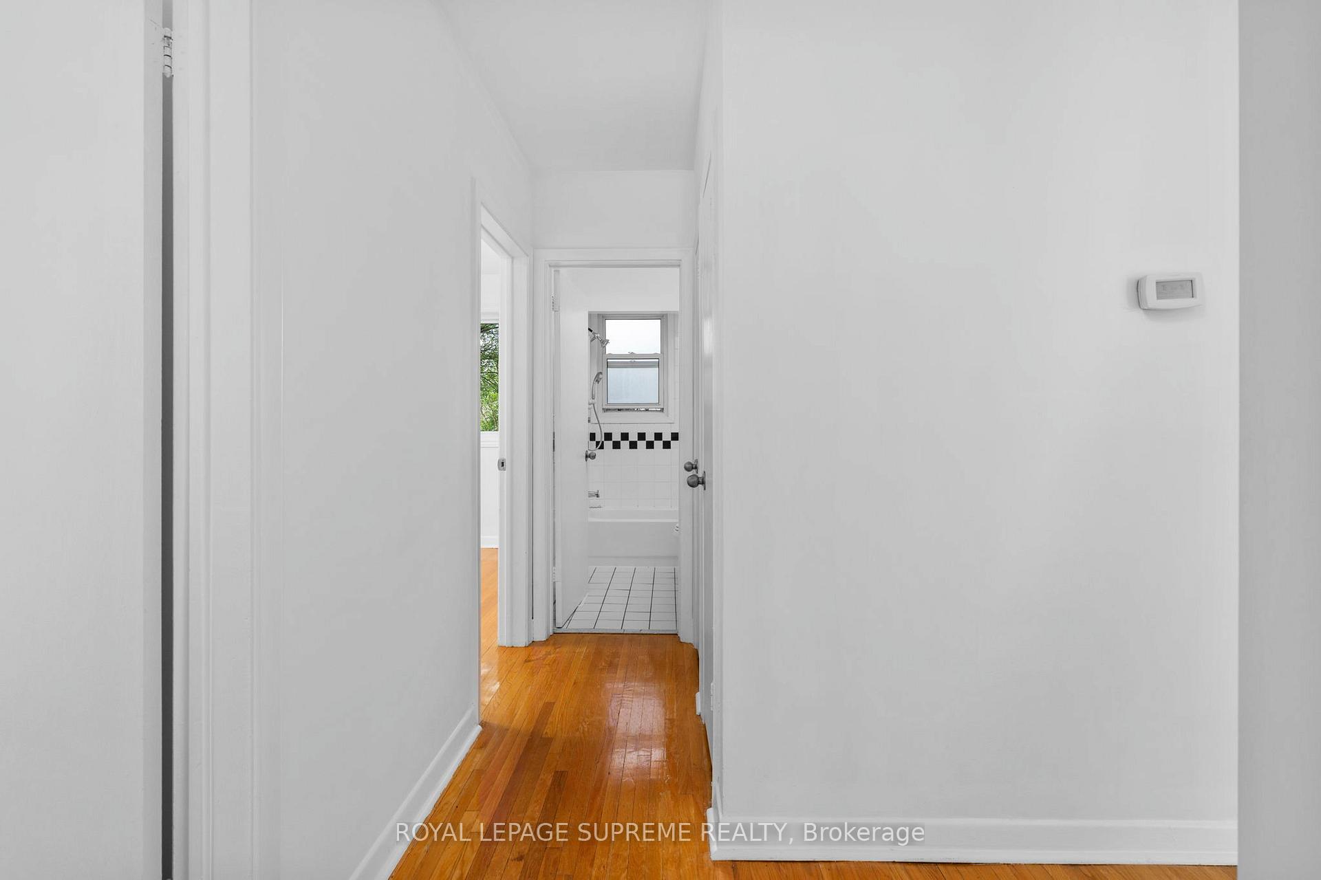 Photo 26 of 30 Benway Drive, Etobicoke, Rexdale-Kipling — HOMEH