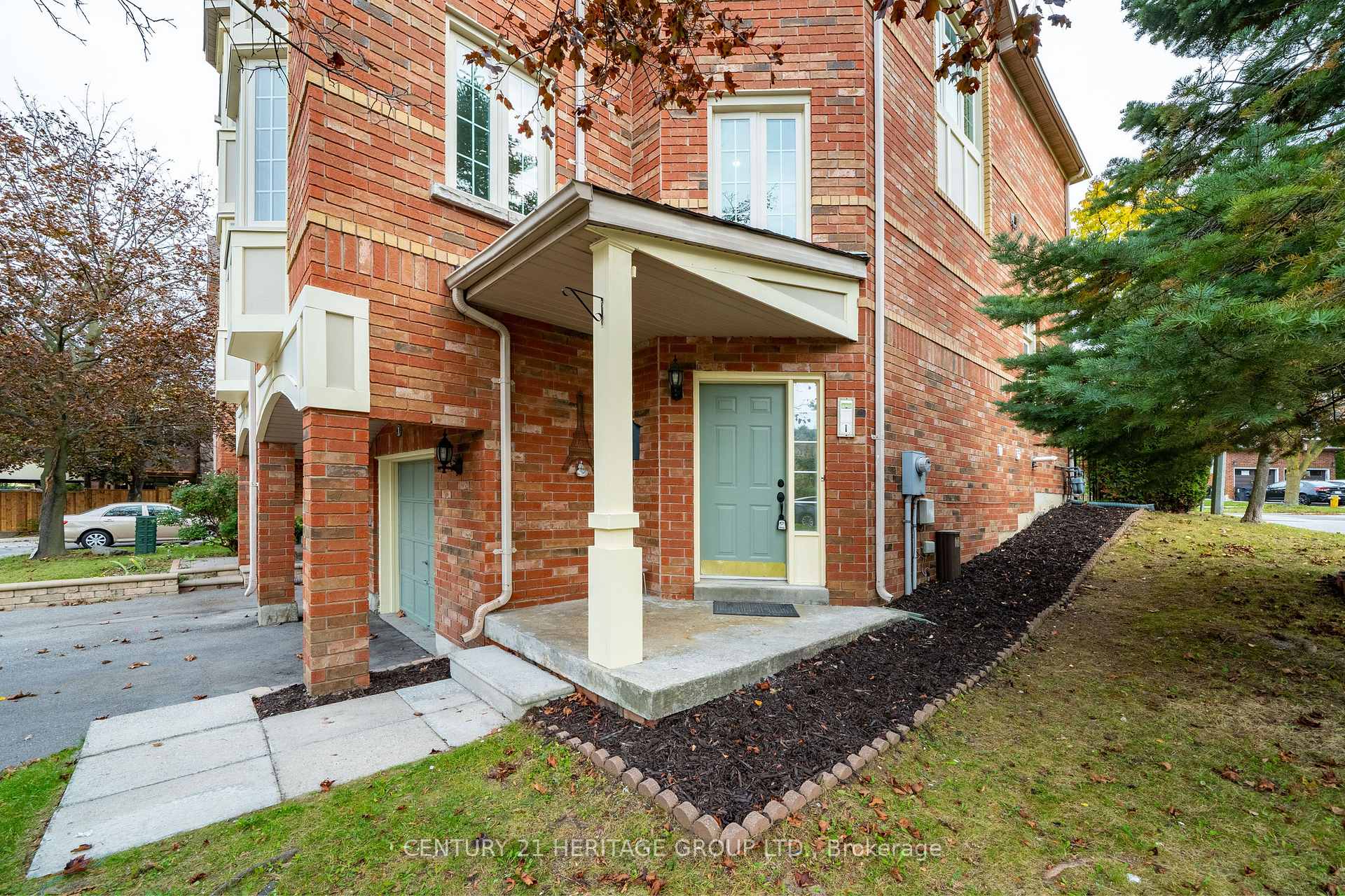 Photo 2 of Unit 1, 1 Guildpark Pathway, Scarborough, Guildwood — HOMEH
