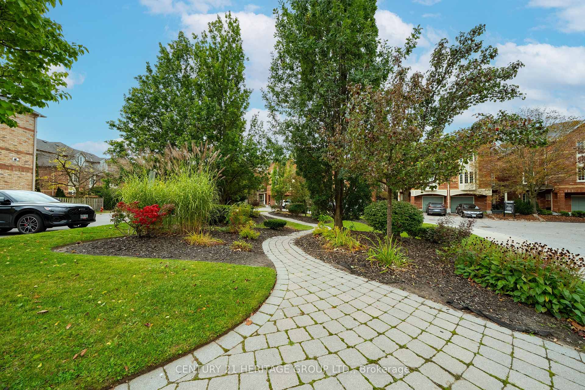 Photo 3 of Unit 1, 1 Guildpark Pathway, Scarborough, Guildwood — HOMEH